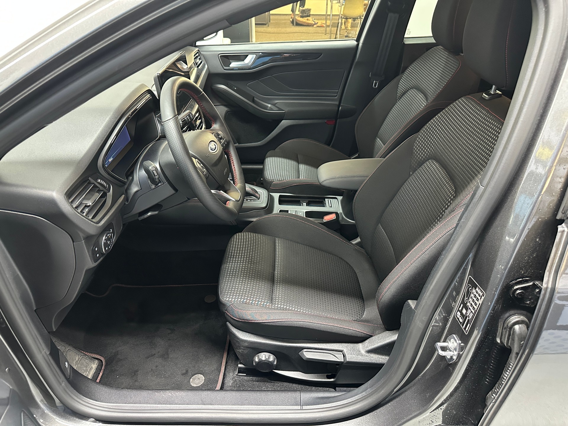 FORD Focus 1.0 MHEV ST-Line X Automat-image-7