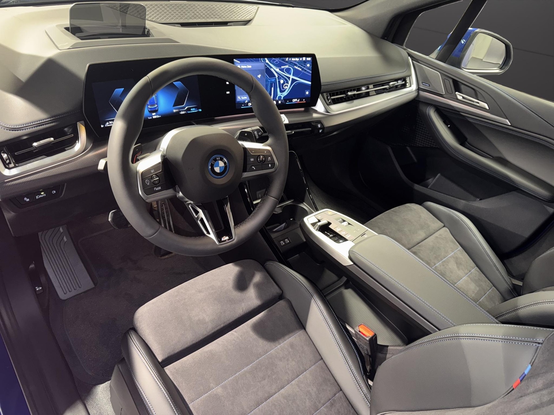 BMW 225e xDrive paddles Active Tourer M Sport-image-7