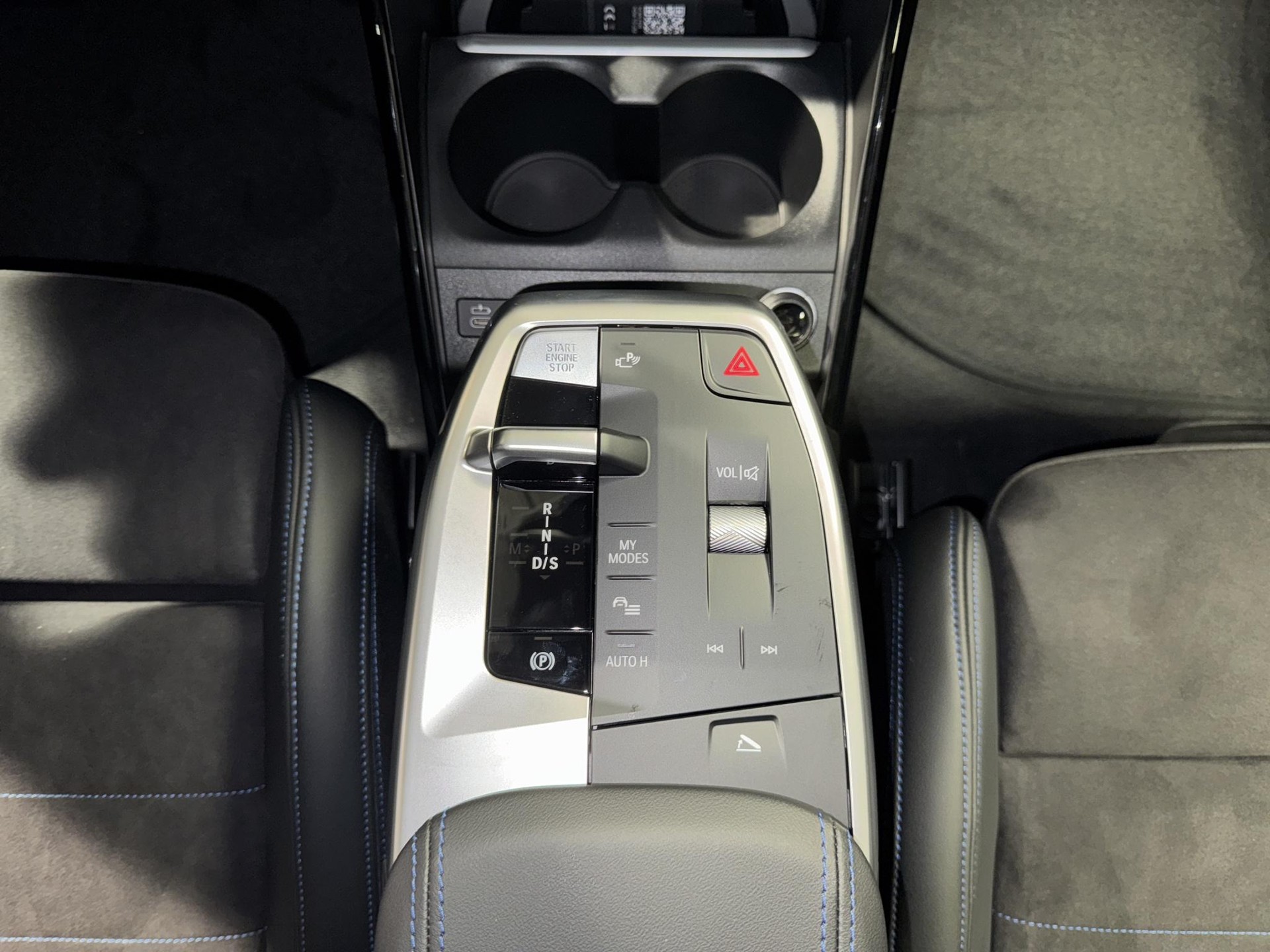 BMW 225e xDrive paddles Active Tourer M Sport-image-10