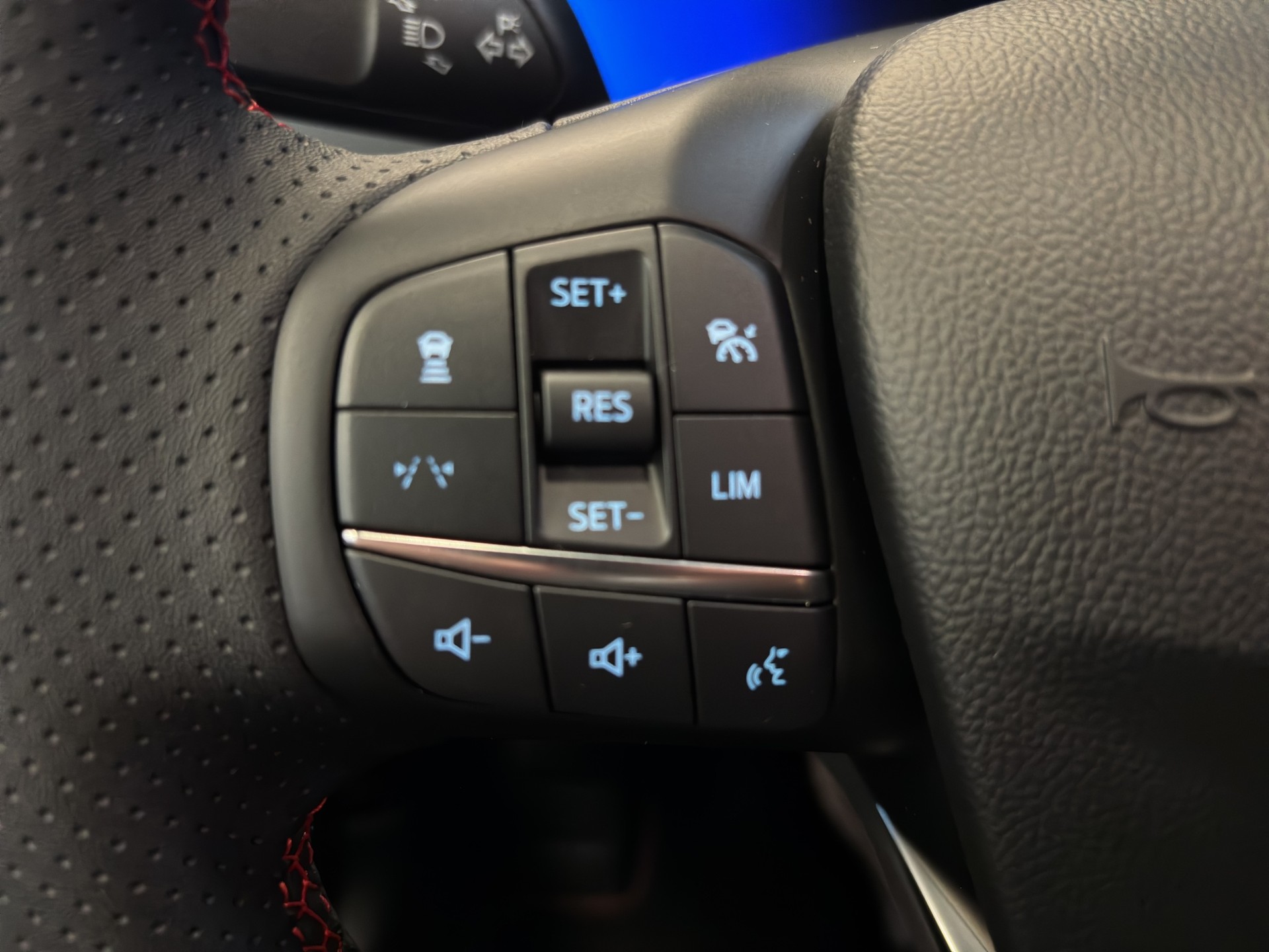 FORD Kuga 2.5 FHEV ST-Line X 4WD-image-6
