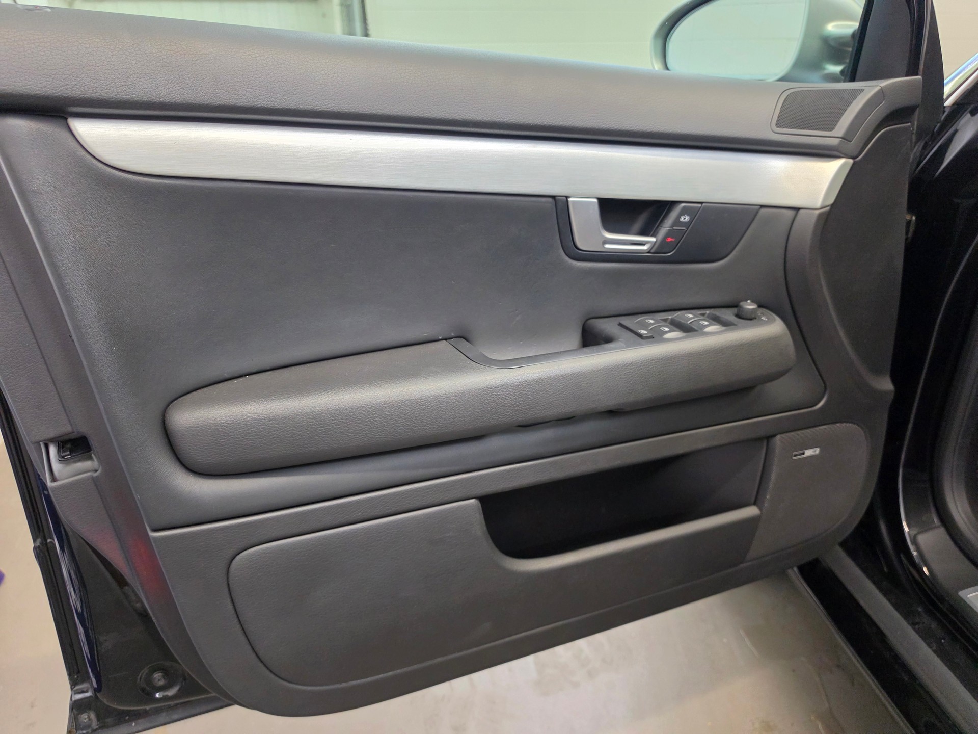 AUDI RS4 Limousine 4.2 V8 quattro-image-13