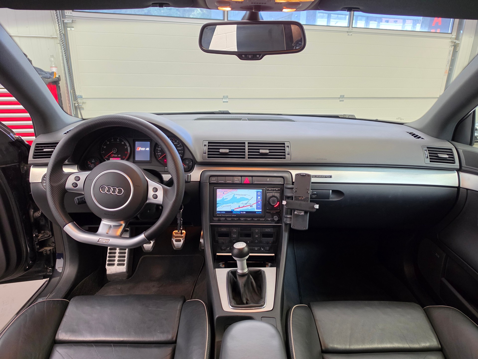 AUDI RS4 Limousine 4.2 V8 quattro-image-6
