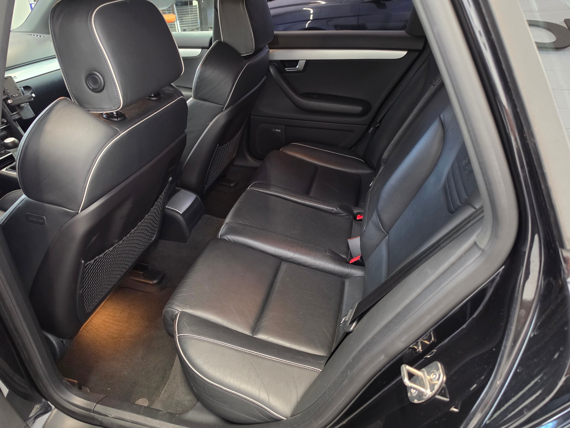 AUDI RS4 Limousine 4.2 V8 quattro-image-5