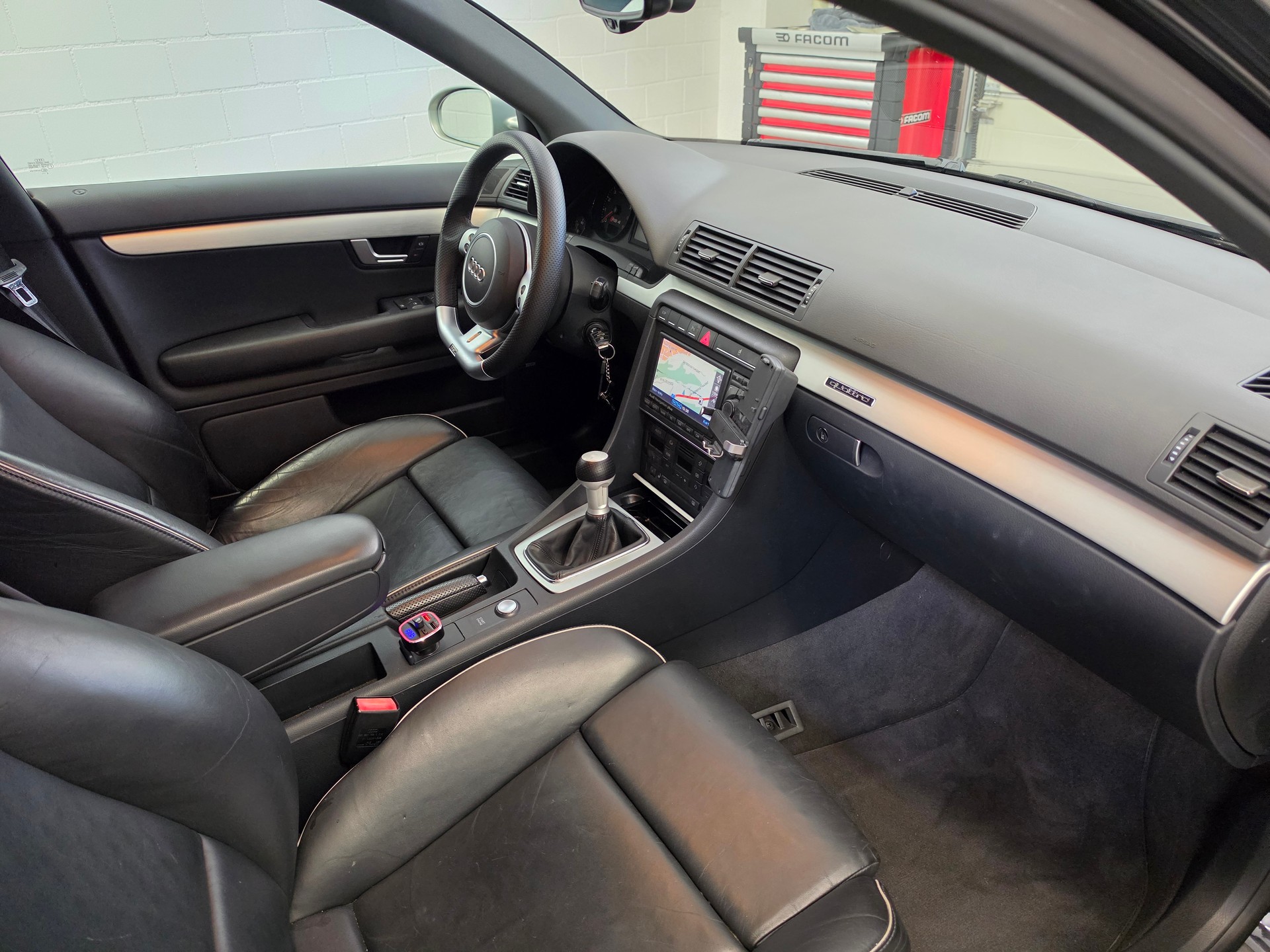 AUDI RS4 Limousine 4.2 V8 quattro-image-15