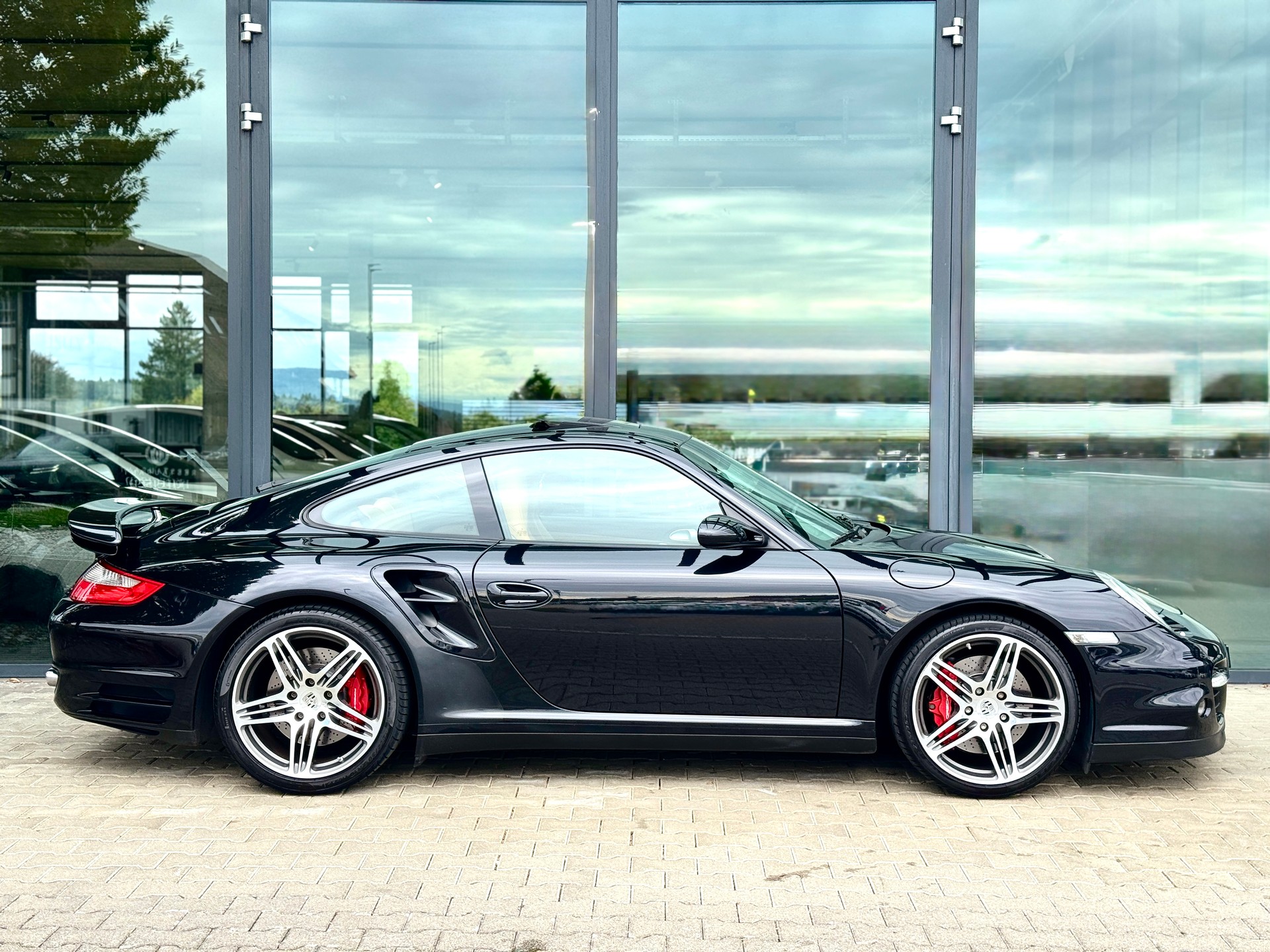 PORSCHE 911 Turbo-image-6