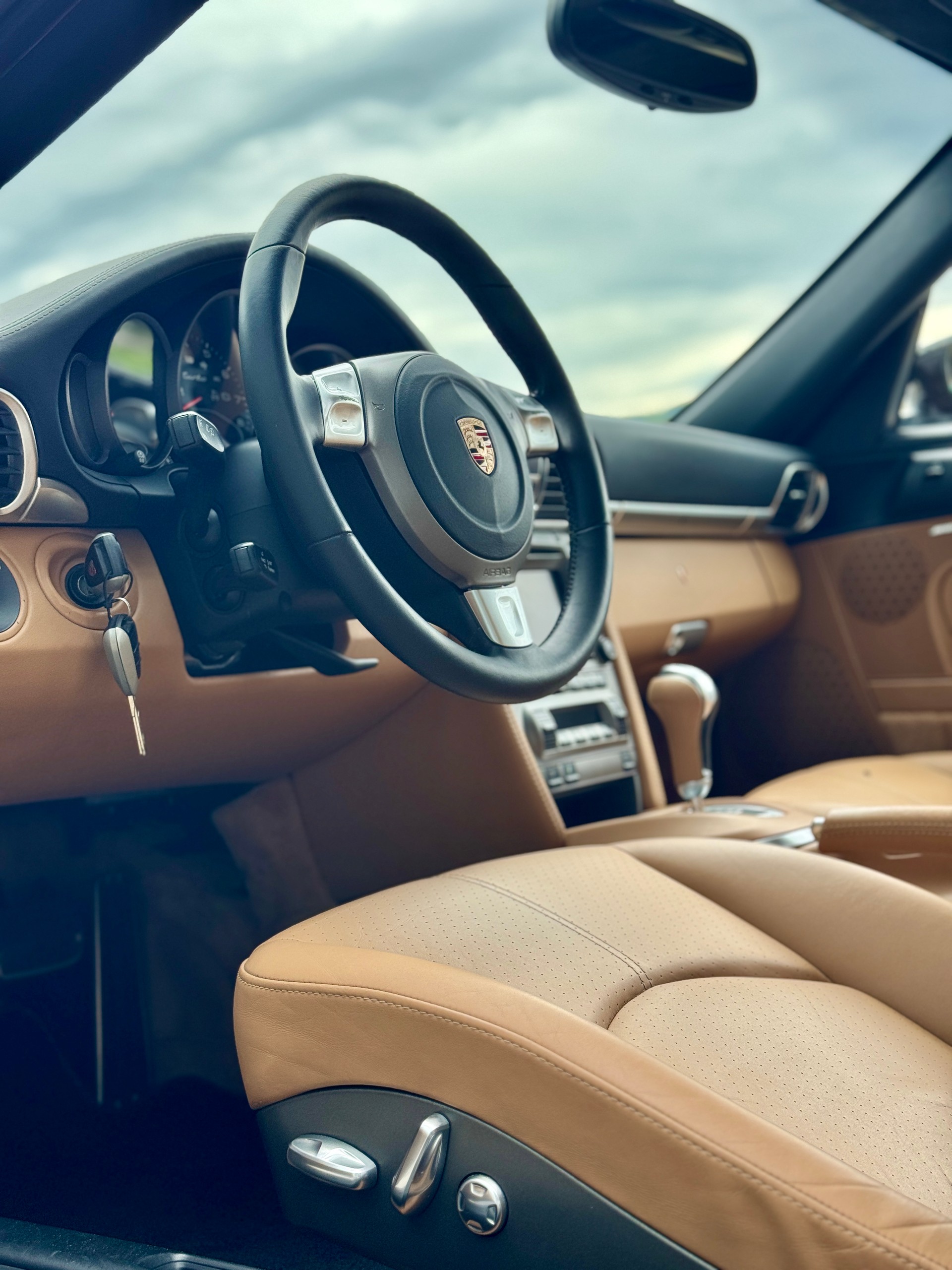 PORSCHE 911 Turbo-image-8