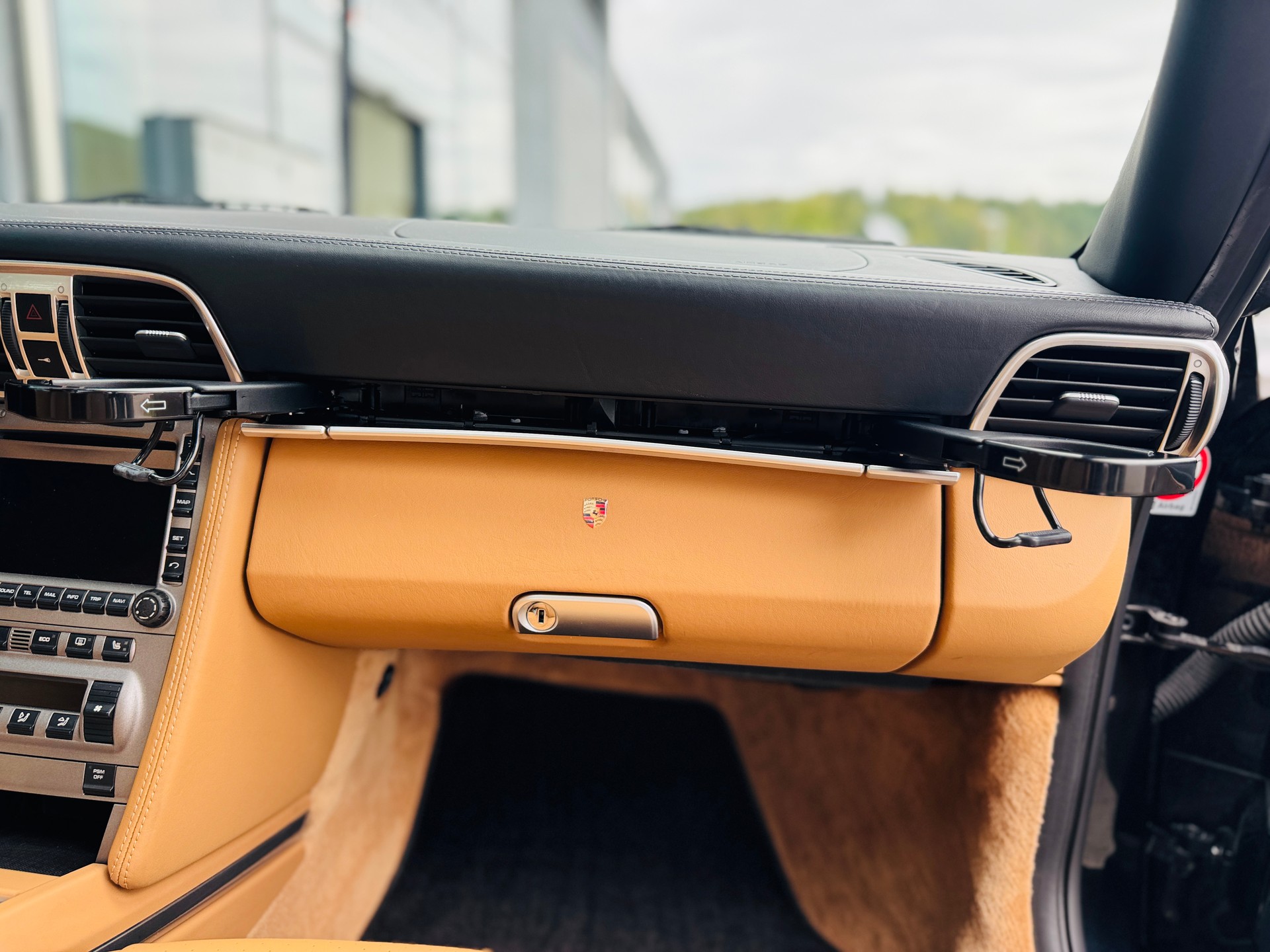 PORSCHE 911 Turbo-image-15