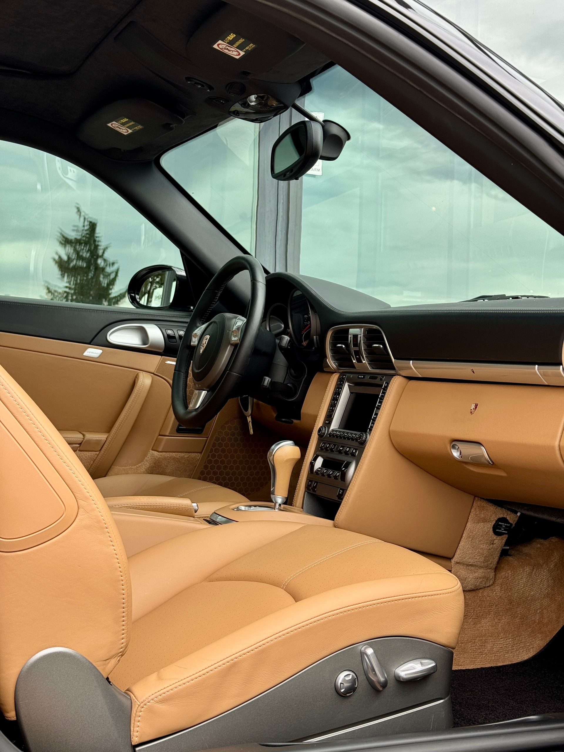 PORSCHE 911 Turbo-image-9