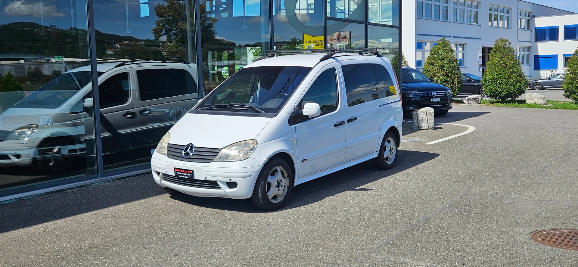 MERCEDES-BENZ Behindertengerecht-Rampe / 2-Sitze & ein Rollstuhlfahrer/in-image-1