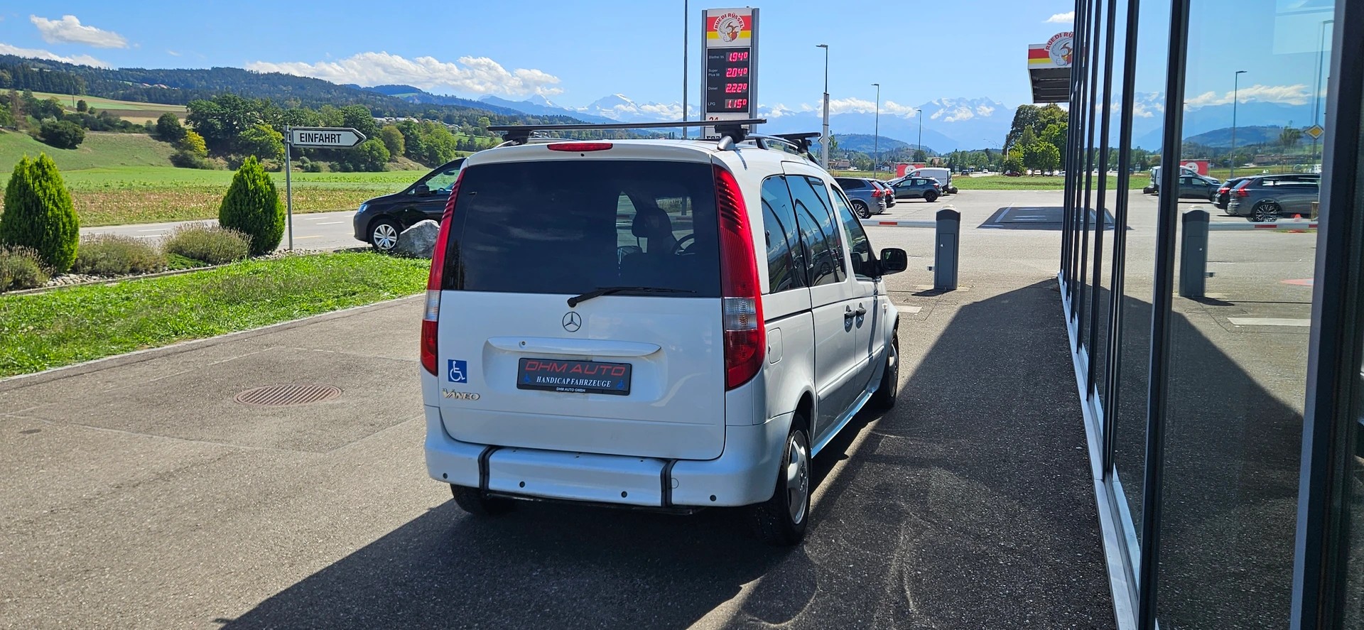 MERCEDES-BENZ Behindertengerecht-Rampe / 2-Sitze & ein Rollstuhlfahrer/in-image-6