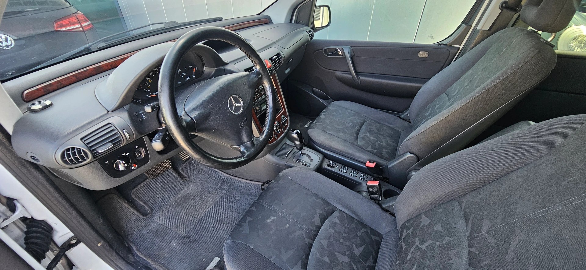 MERCEDES-BENZ Behindertengerecht-Rampe / 2-Sitze & ein Rollstuhlfahrer/in-image-7