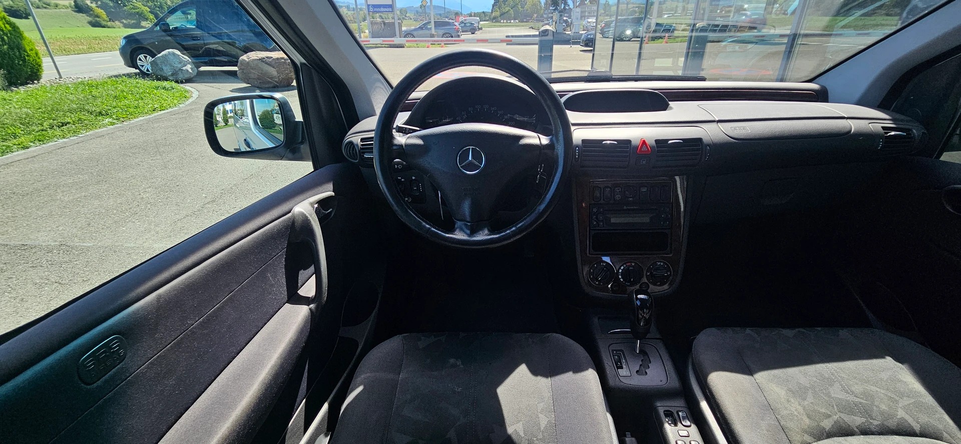 MERCEDES-BENZ Behindertengerecht-Rampe / 2-Sitze & ein Rollstuhlfahrer/in-image-9