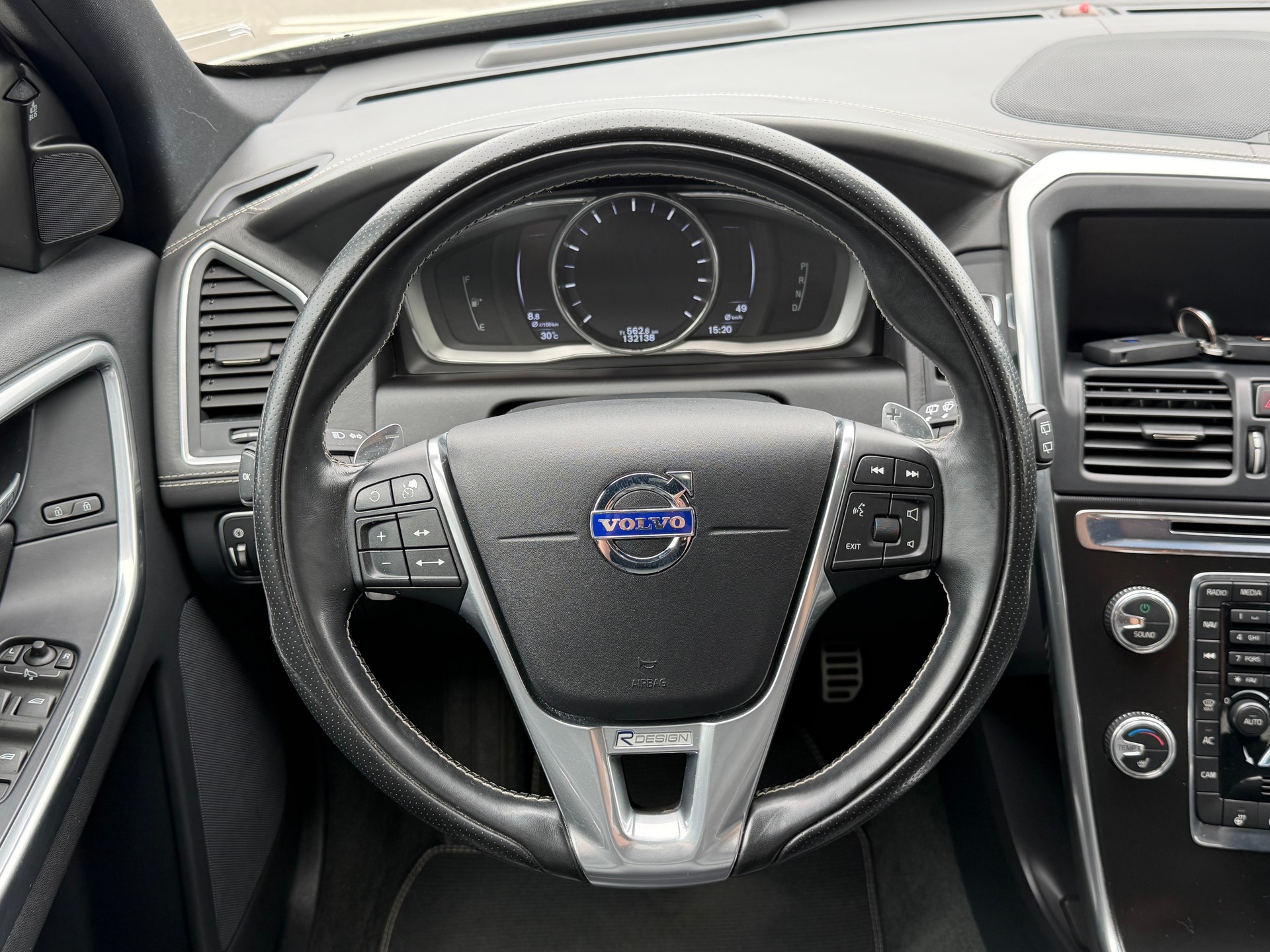VOLVO XC60 T6 AWD Momentum R-Design Geartronic+++FRISCH AB MFK+++-image-6