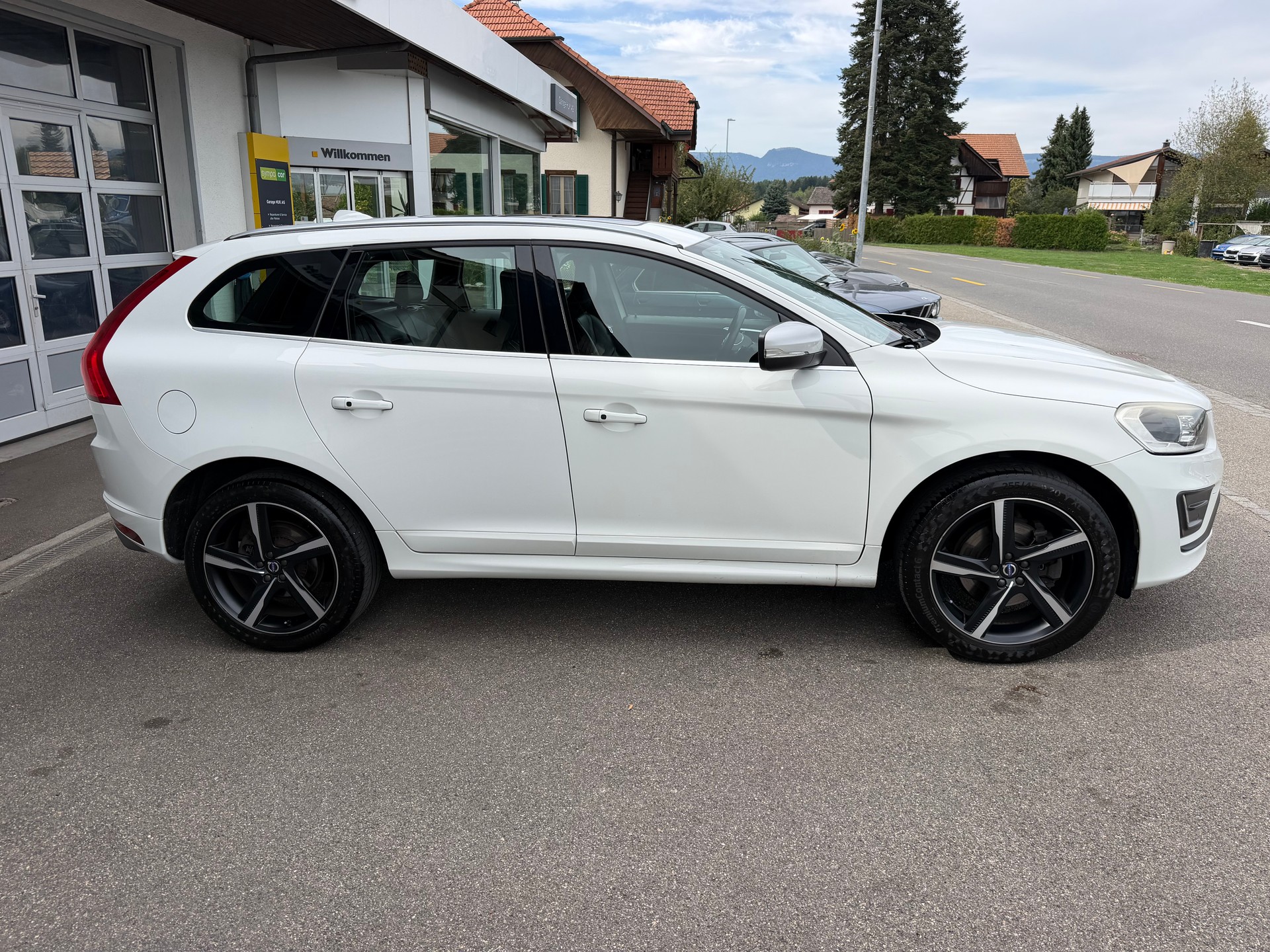VOLVO XC60 T6 AWD Momentum R-Design Geartronic+++FRISCH AB MFK+++-image-3