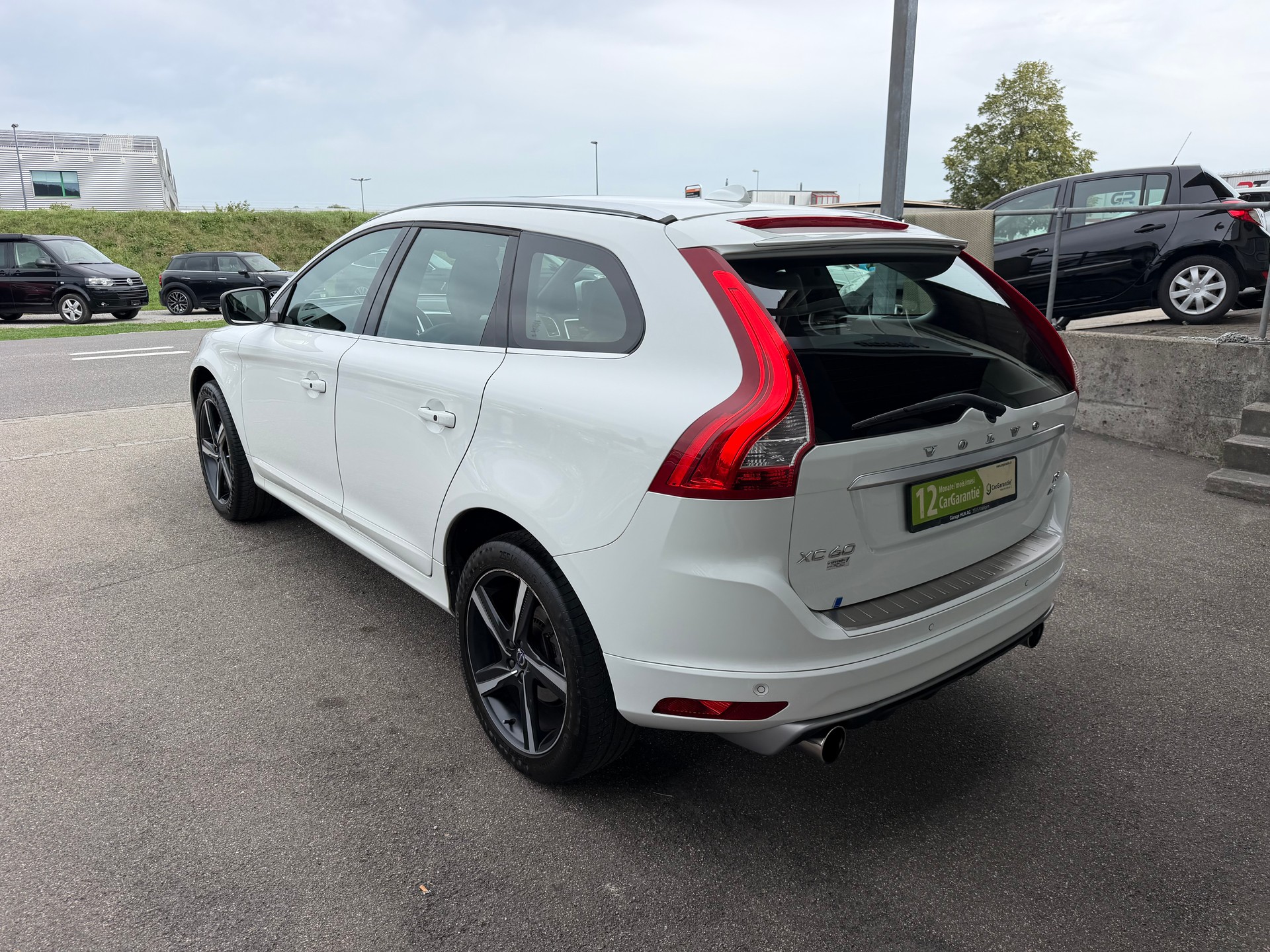 VOLVO XC60 T6 AWD Momentum R-Design Geartronic+++FRISCH AB MFK+++-image-1