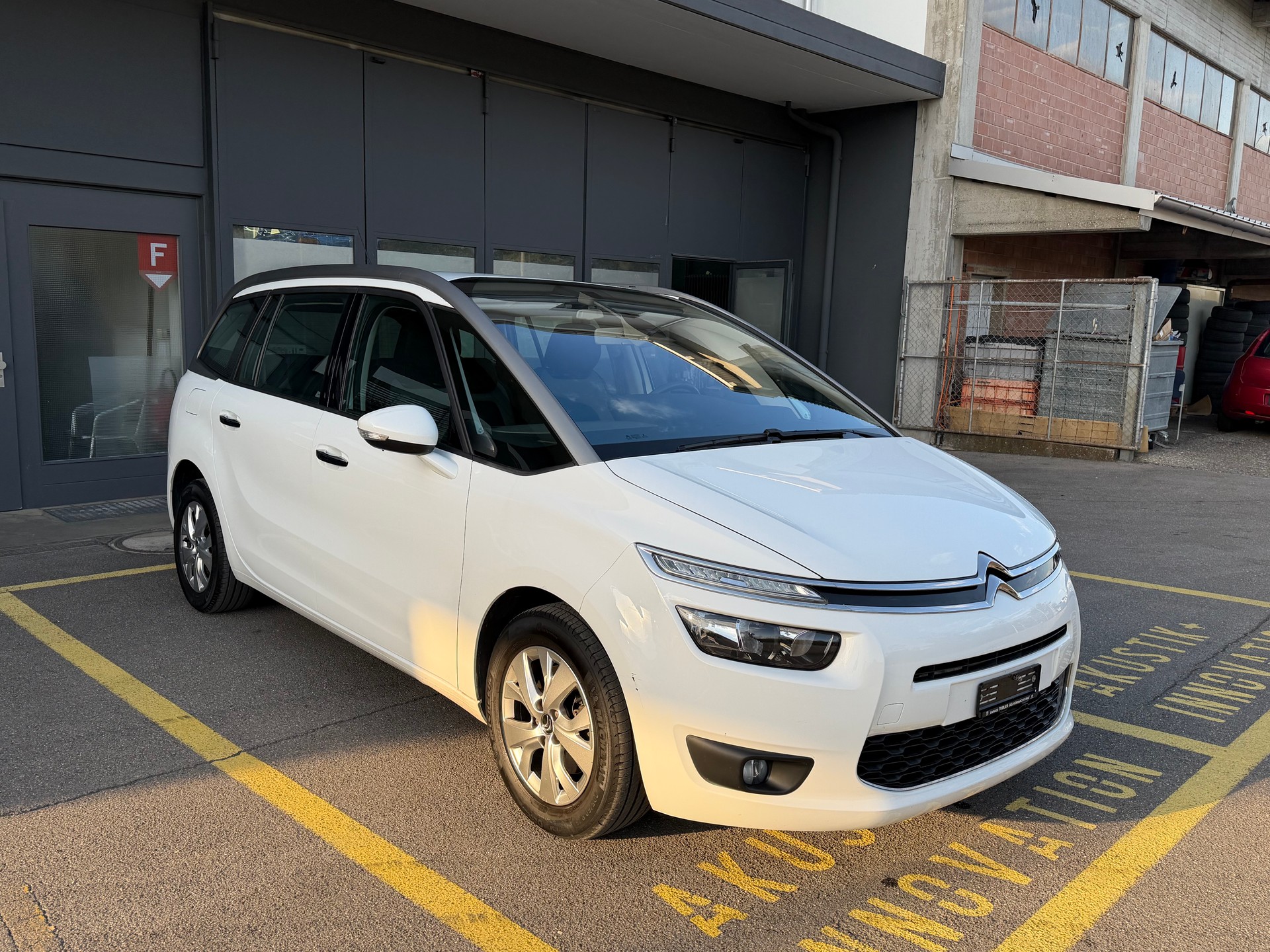 CITROEN Grand C4 Picasso 1.6i 16V THP Exclusive-image-2