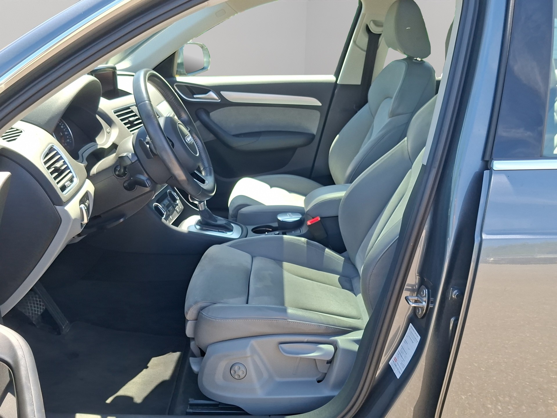 AUDI Q3 2.0 TFSI sport quattro S-tronic-image-8