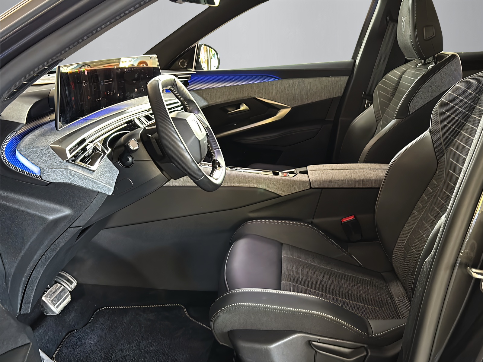PEUGEOT 3008 1.2 Hybrid GT-showroom-element-2