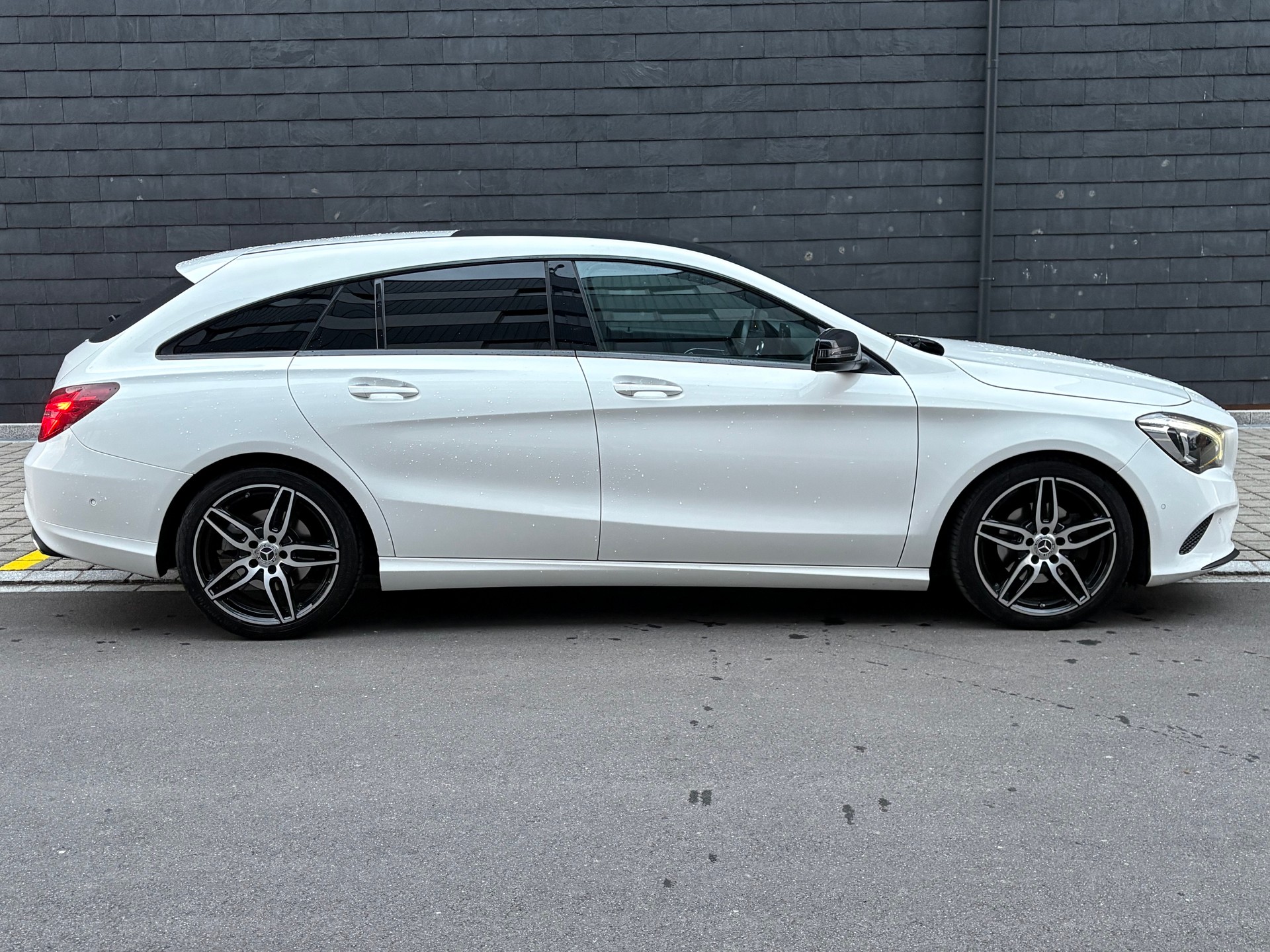 MERCEDES-BENZ CLA Shooting Brake 200 AMG Line Frisch ab MFK-image-4