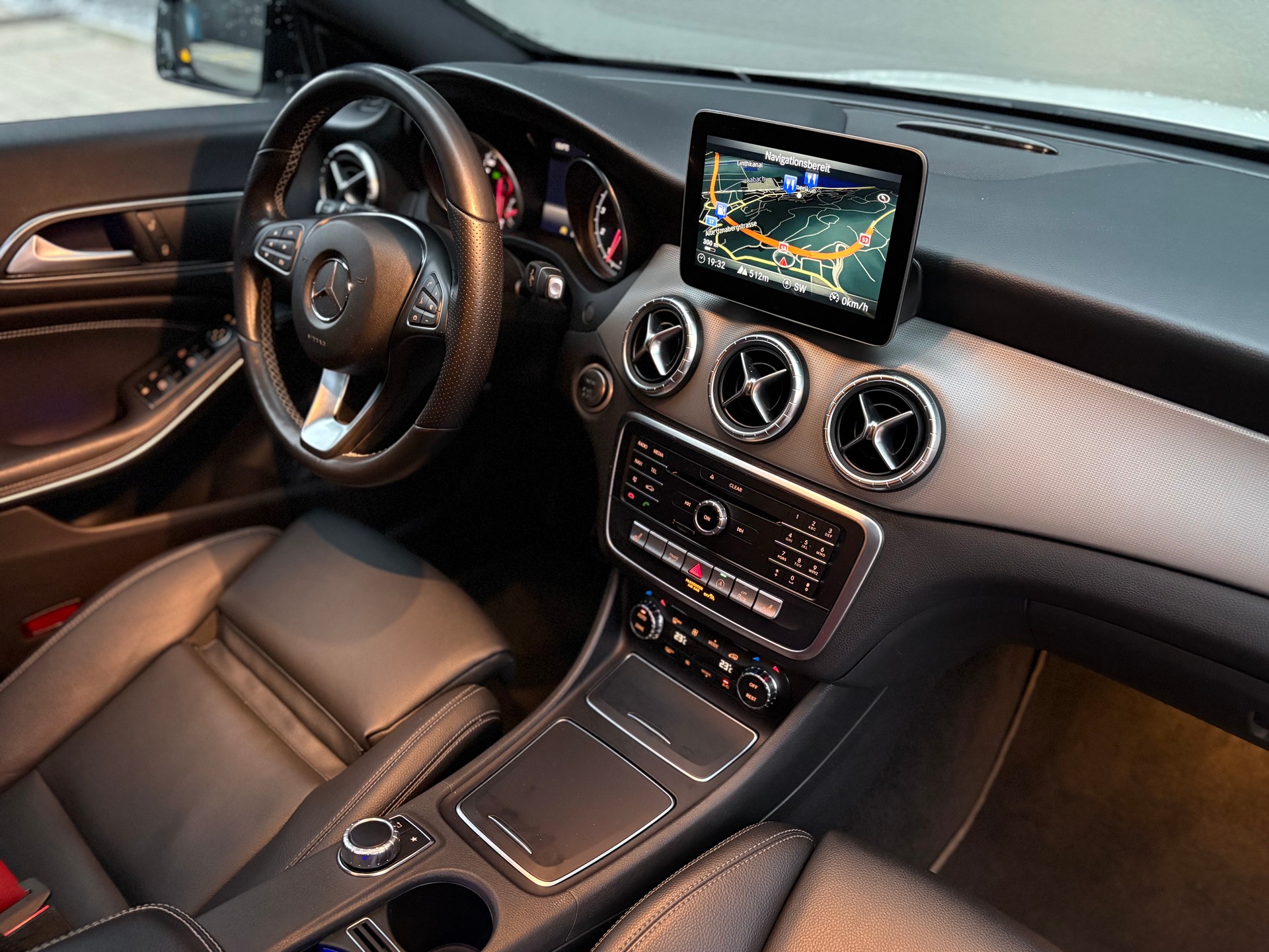 MERCEDES-BENZ CLA Shooting Brake 200 AMG Line Frisch ab MFK-image-9