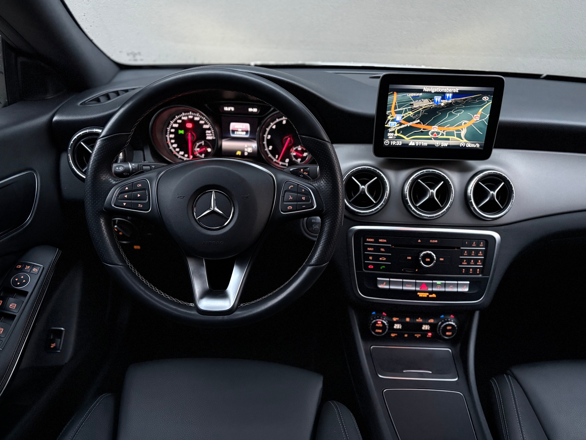 MERCEDES-BENZ CLA Shooting Brake 200 AMG Line Frisch ab MFK-image-13