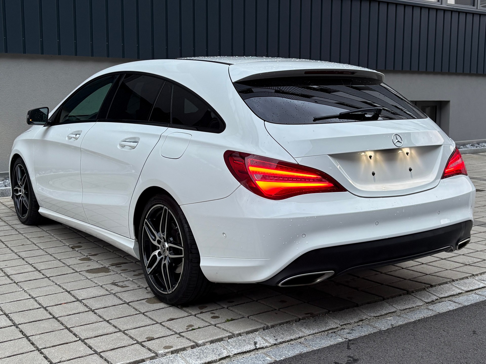 MERCEDES-BENZ CLA Shooting Brake 200 AMG Line Frisch ab MFK-image-5