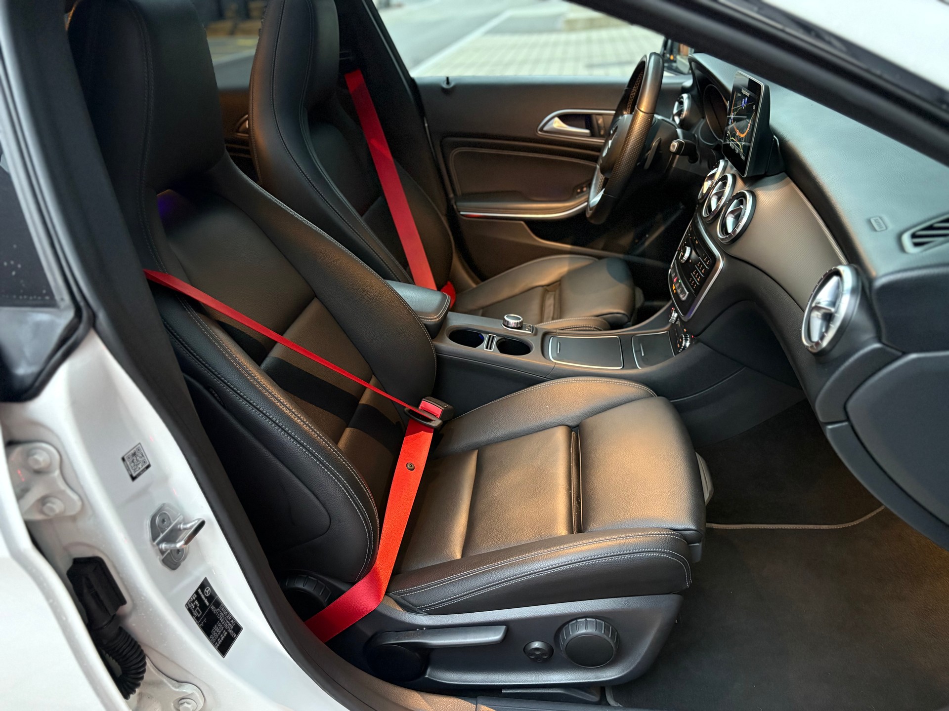 MERCEDES-BENZ CLA Shooting Brake 200 AMG Line Frisch ab MFK-image-8