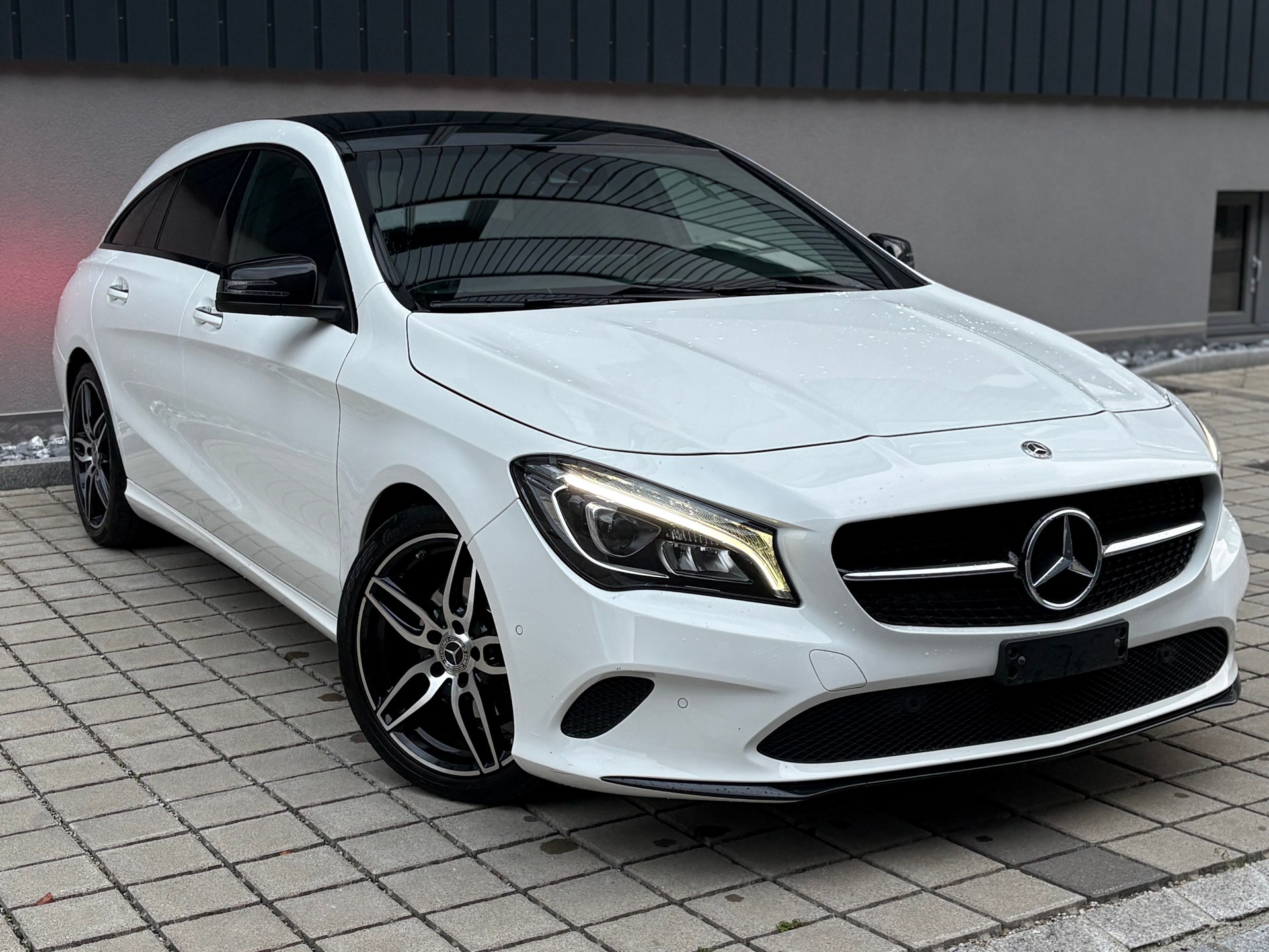 MERCEDES-BENZ CLA Shooting Brake 200 AMG Line Frisch ab MFK-image-2