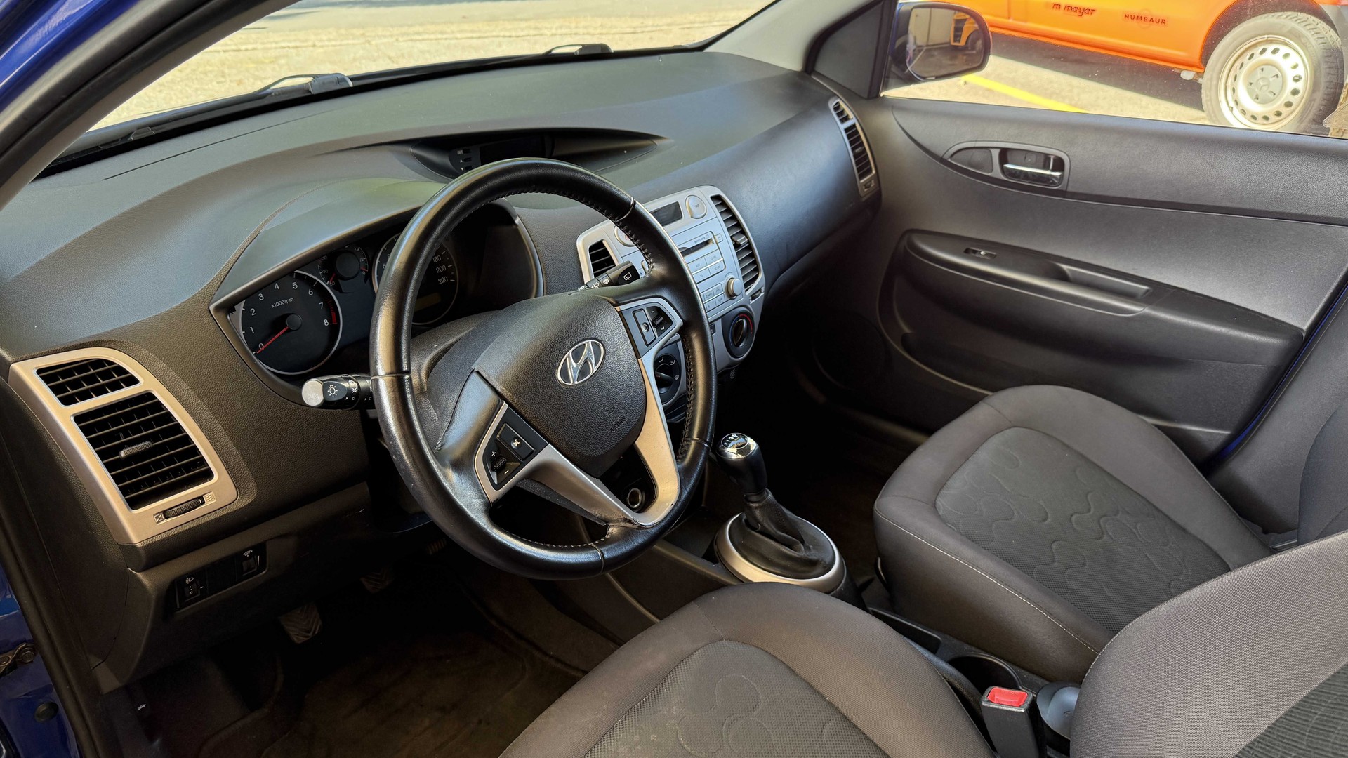 HYUNDAI i20 1.4 Style-image-4