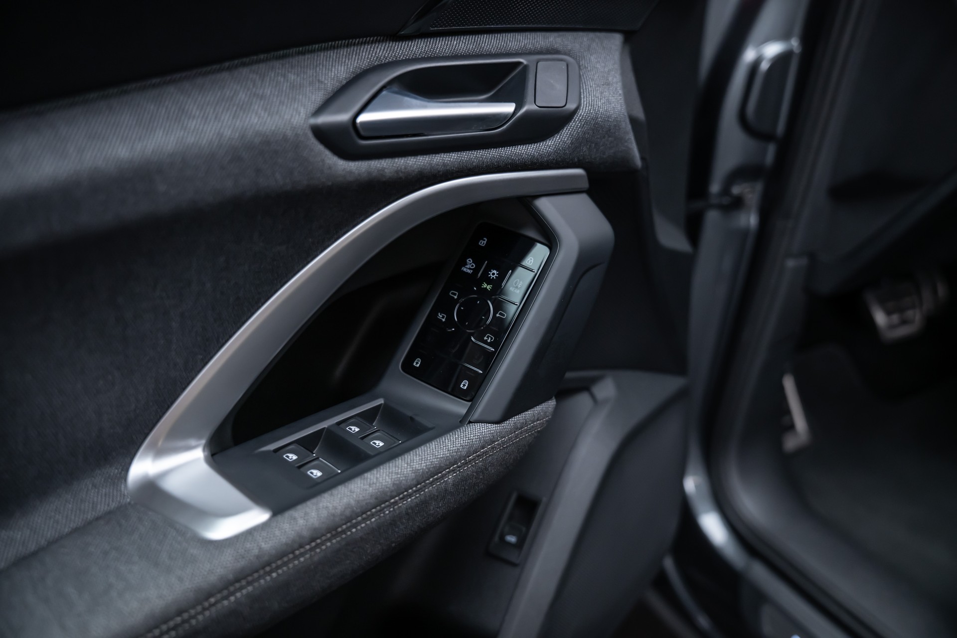 AUDI Q5 Sportback 2.0 40 TFSI S Line quattro S-Tronic / Rückfahrkamera / Sportsitze / Navi-image-19