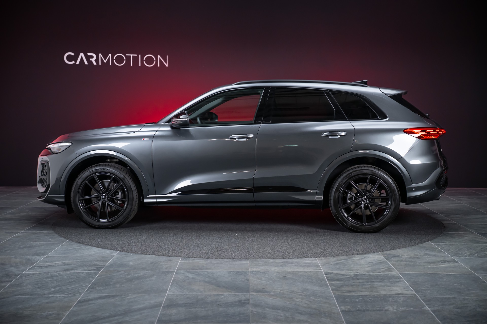AUDI Q5 Sportback 2.0 40 TFSI S Line quattro S-Tronic / Rückfahrkamera / Sportsitze / Navi-image-9