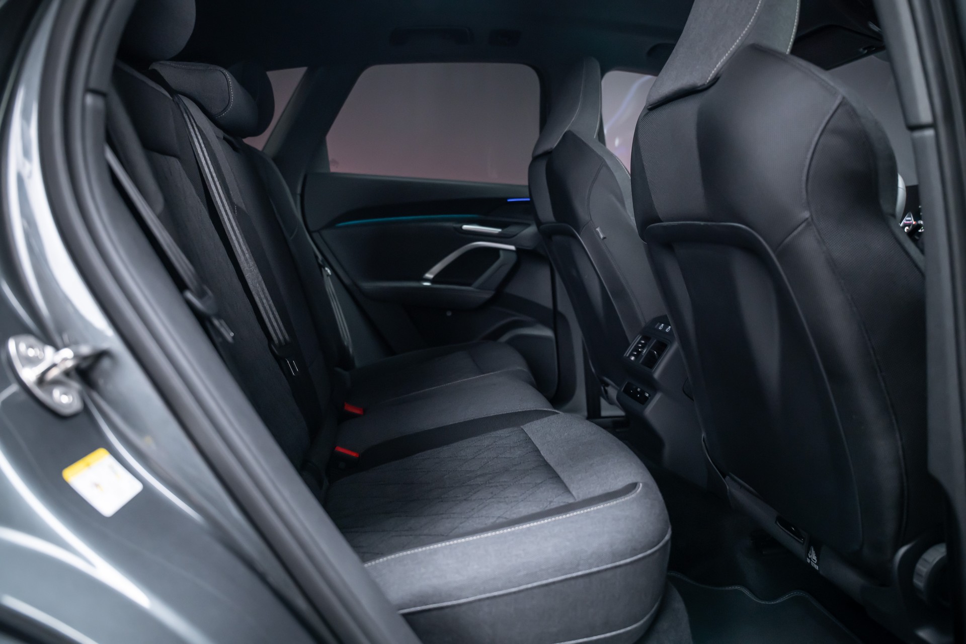 AUDI Q5 Sportback 2.0 40 TFSI S Line quattro S-Tronic / Rückfahrkamera / Sportsitze / Navi-image-18
