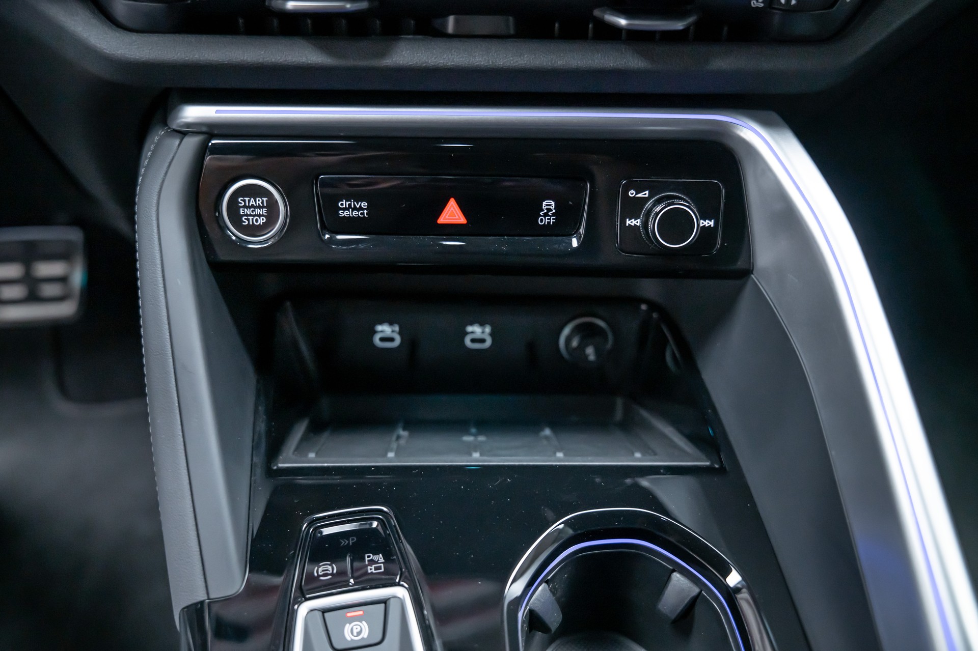 AUDI Q5 Sportback 2.0 40 TFSI S Line quattro S-Tronic / Rückfahrkamera / Sportsitze / Navi-image-33