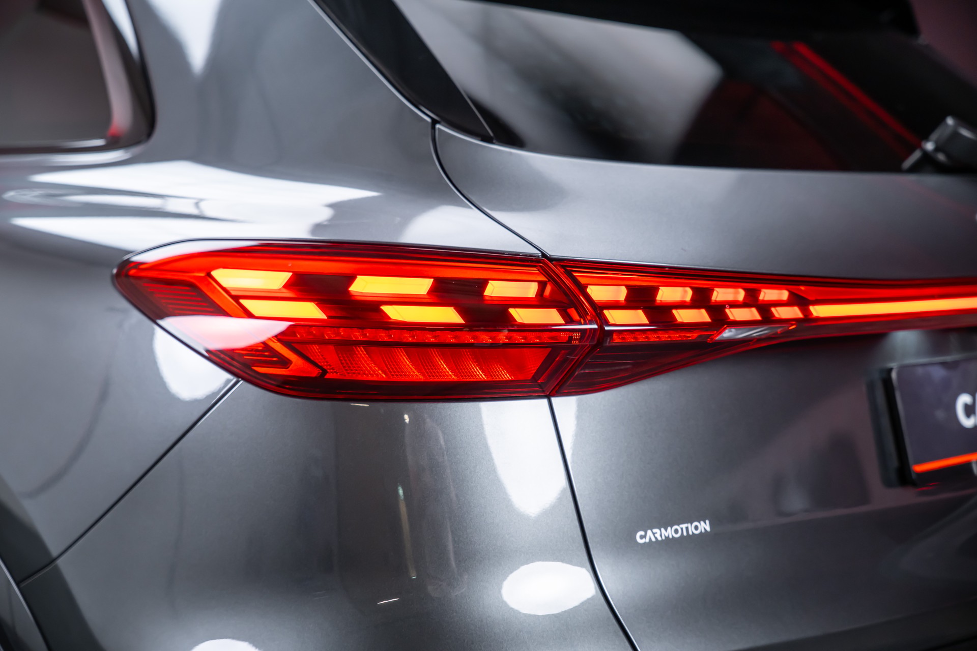 AUDI Q5 Sportback 2.0 40 TFSI S Line quattro S-Tronic / Rückfahrkamera / Sportsitze / Navi-image-5