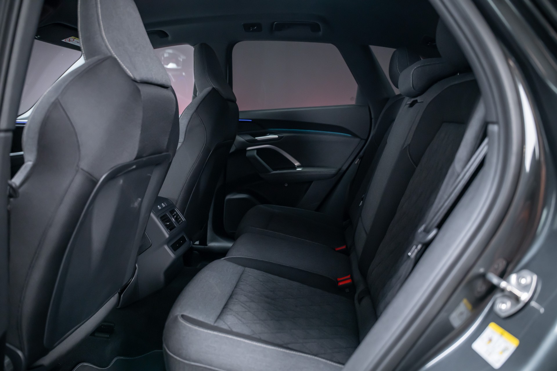AUDI Q5 Sportback 2.0 40 TFSI S Line quattro S-Tronic / Rückfahrkamera / Sportsitze / Navi-image-17