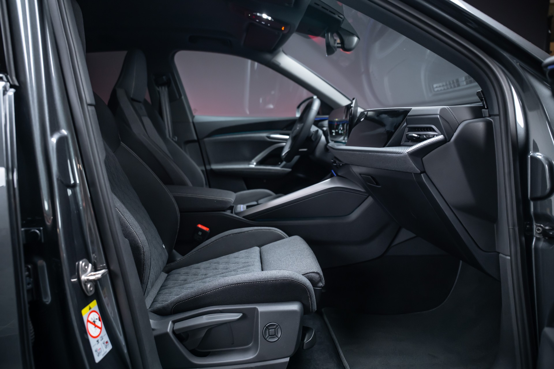 AUDI Q5 Sportback 2.0 40 TFSI S Line quattro S-Tronic / Rückfahrkamera / Sportsitze / Navi-image-20