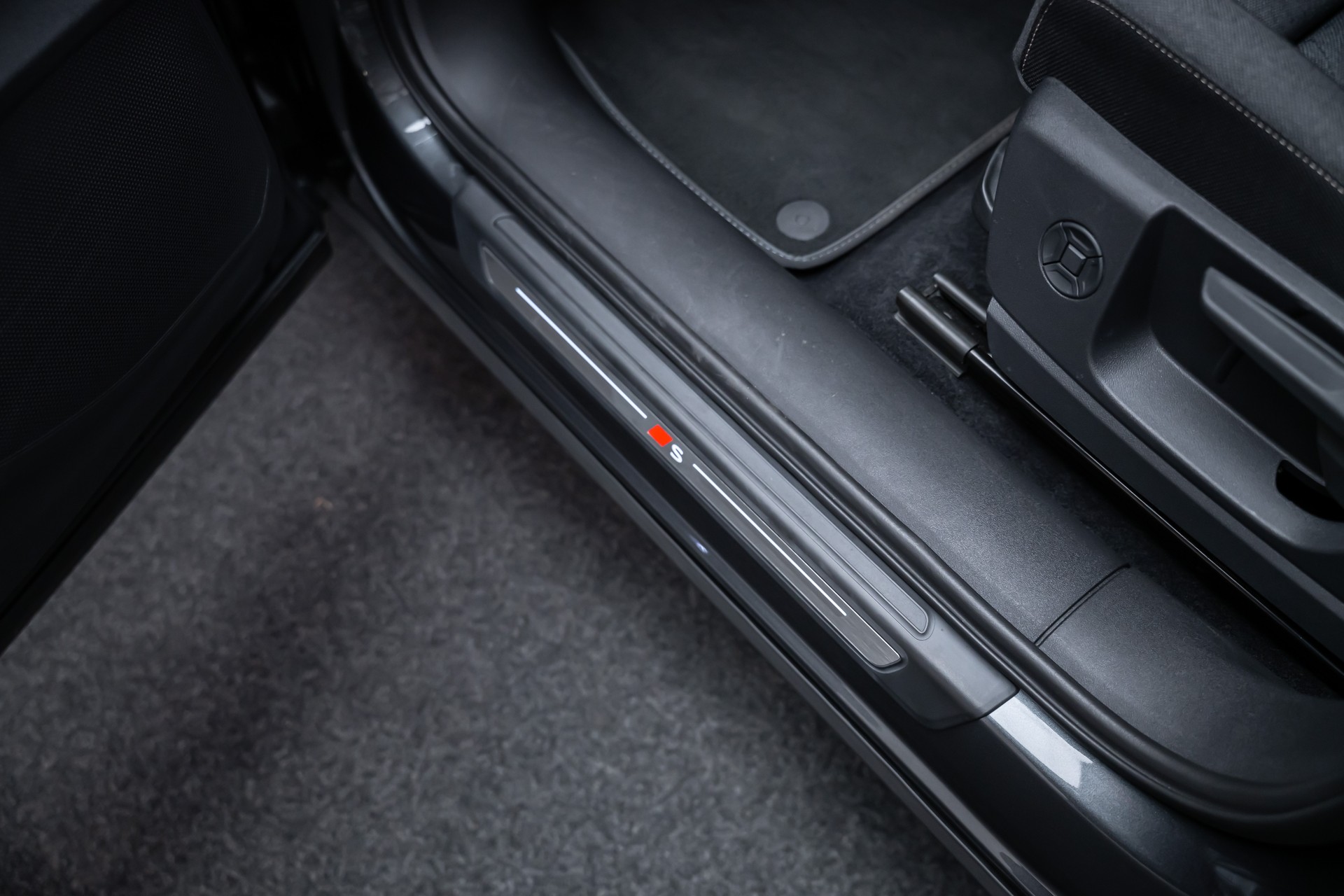 AUDI Q5 Sportback 2.0 40 TFSI S Line quattro S-Tronic / Rückfahrkamera / Sportsitze / Navi-image-16
