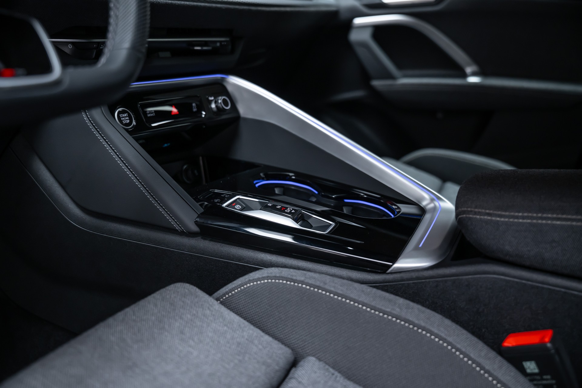 AUDI Q5 Sportback 2.0 40 TFSI S Line quattro S-Tronic / Rückfahrkamera / Sportsitze / Navi-image-14