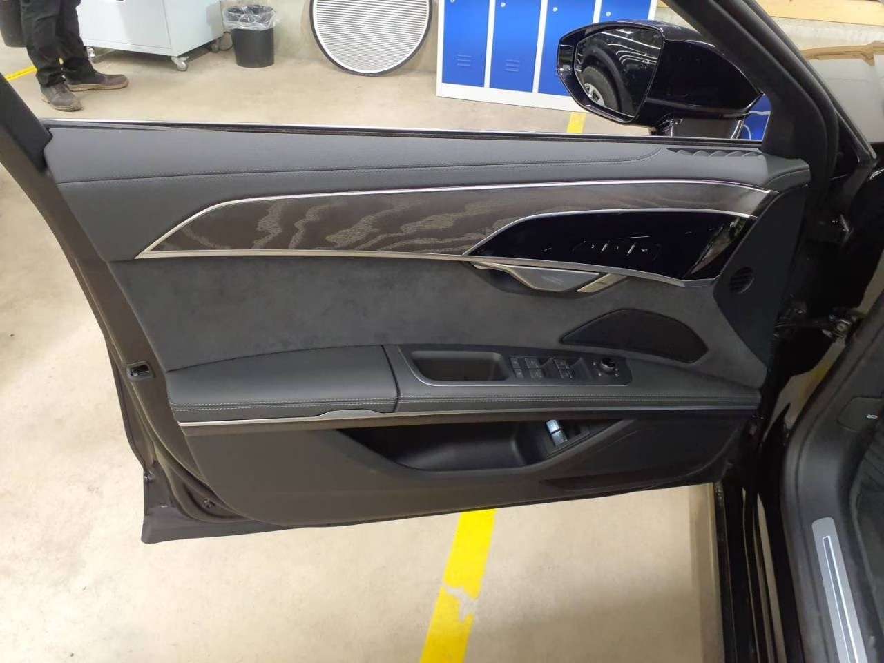 AUDI A8 60 TFSI e quattro tiptronic-image-6