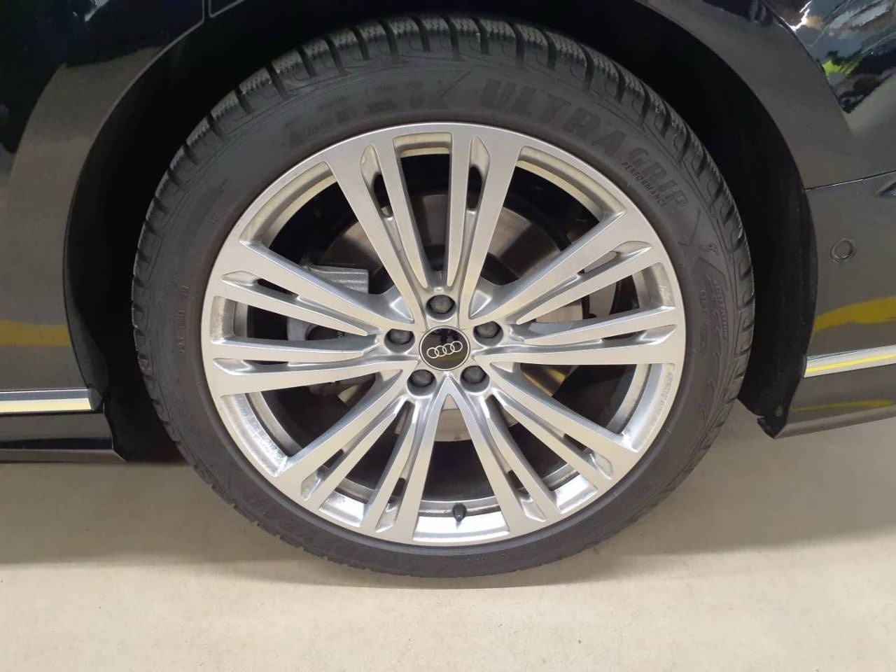 AUDI A8 60 TFSI e quattro tiptronic-image-2