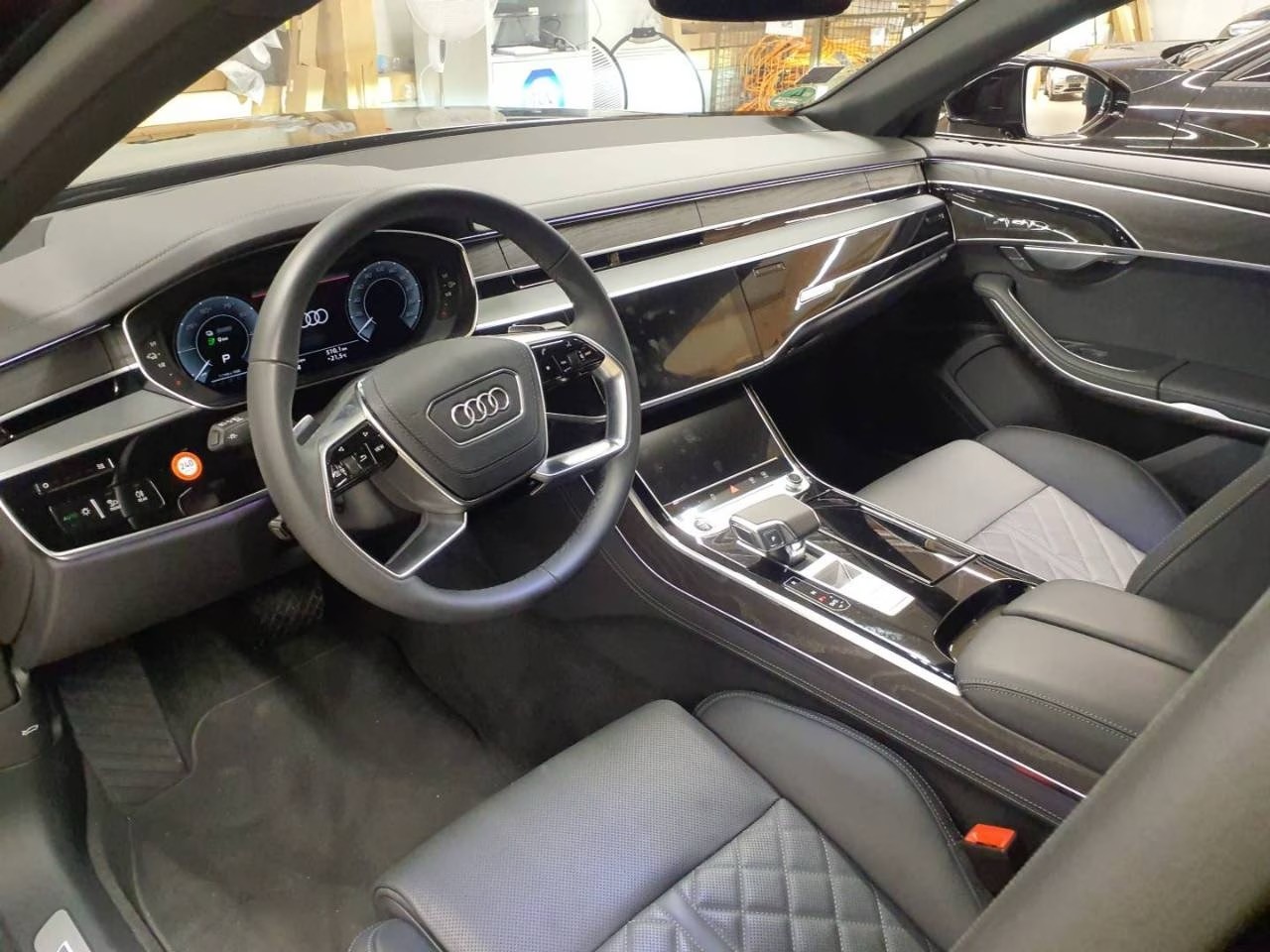 AUDI A8 60 TFSI e quattro tiptronic-image-3