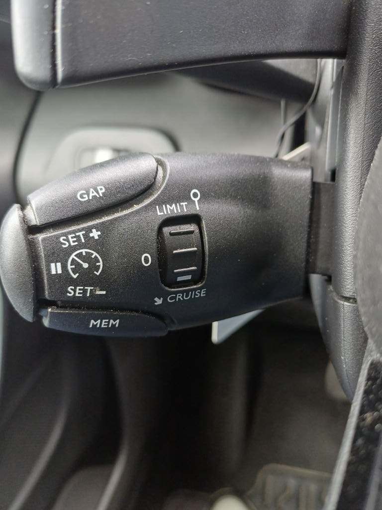 CITROEN Berlingo 1.2 PureTech 130 Swiss Edition-image-8