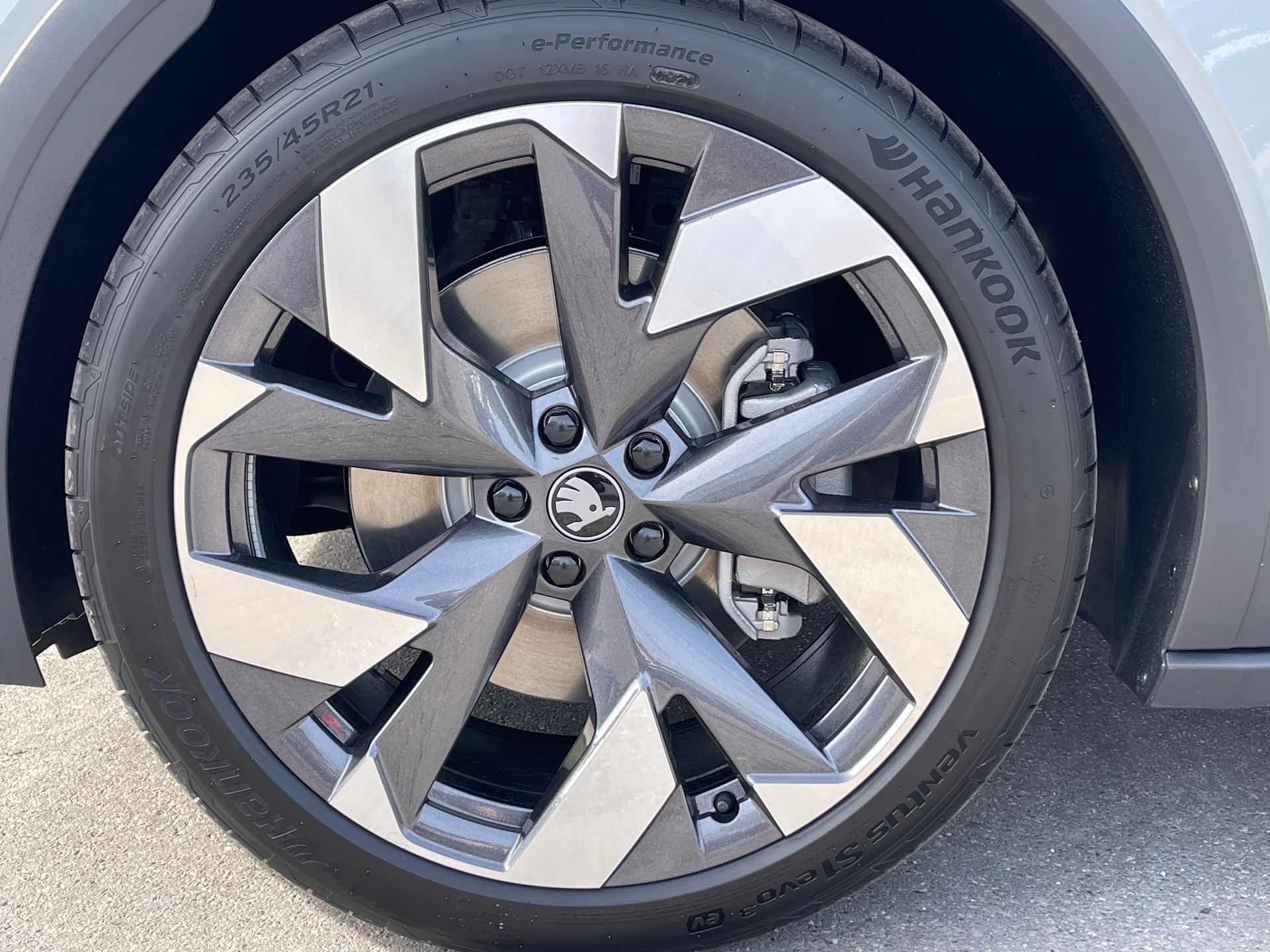 SKODA Elroq RS 4x4-image-4