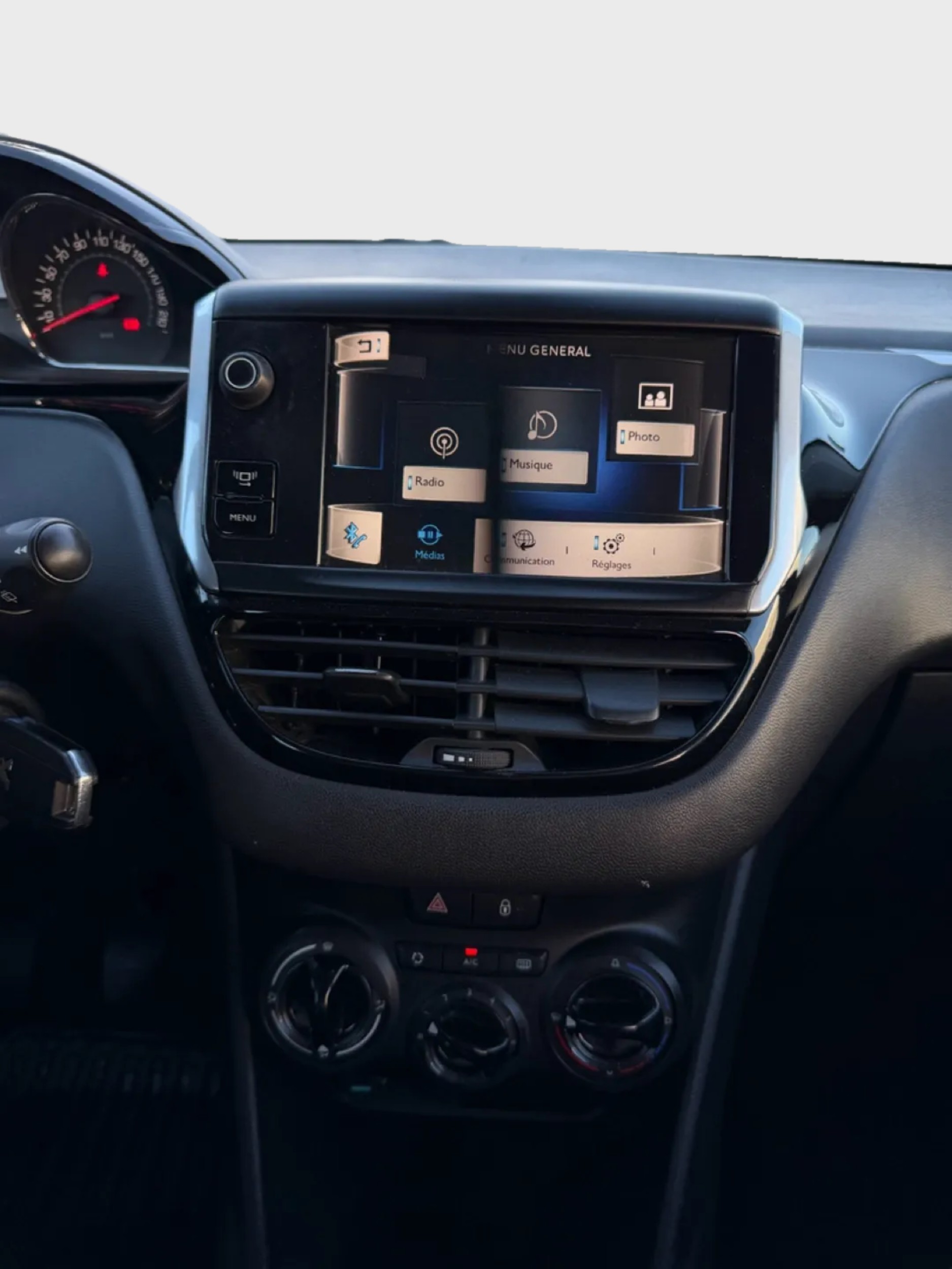 PEUGEOT 208 1.2 VTI Access-image-11