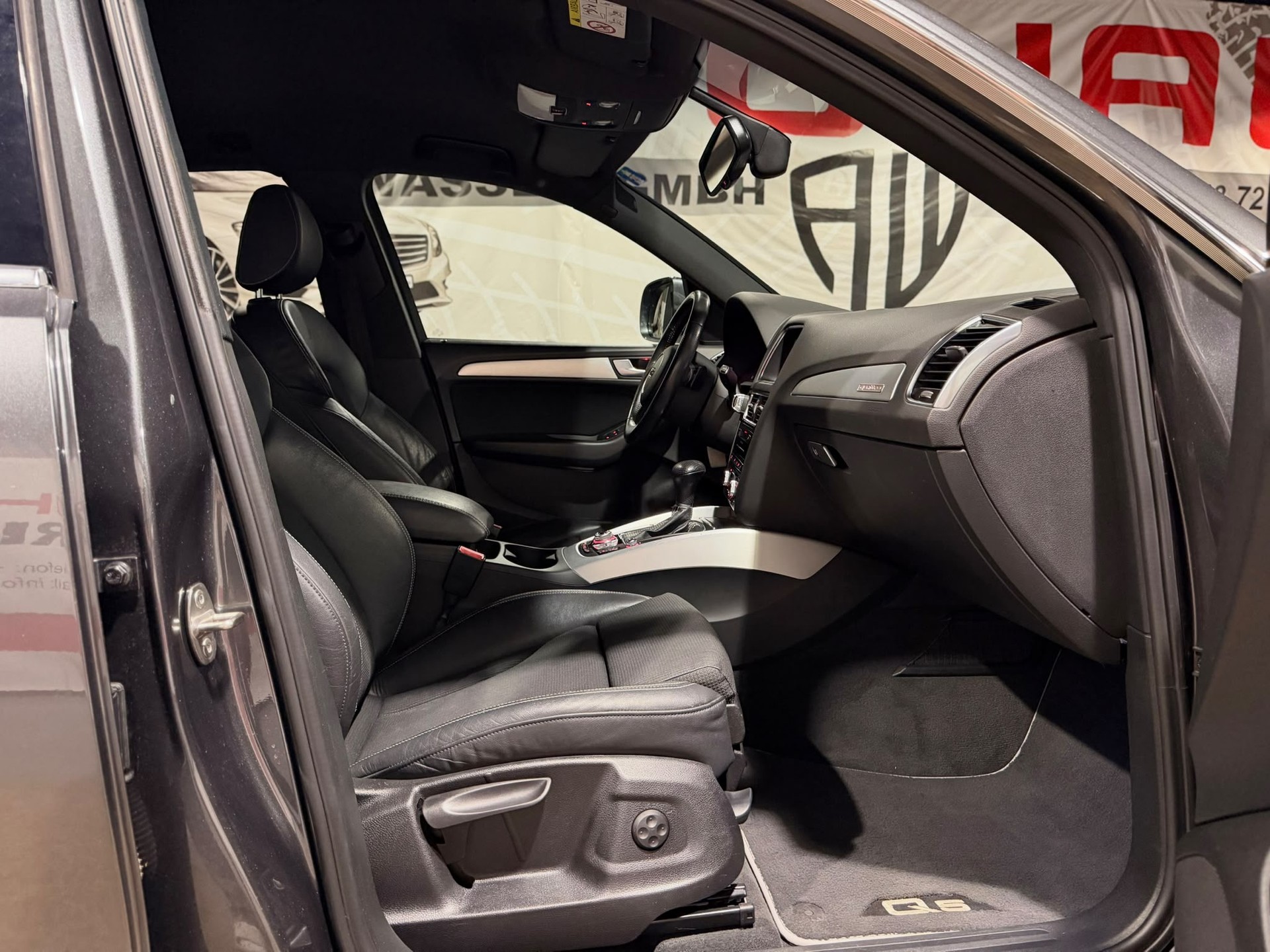 AUDI Q5 2.0 TDI quattro S-tronic S-Line-image-11