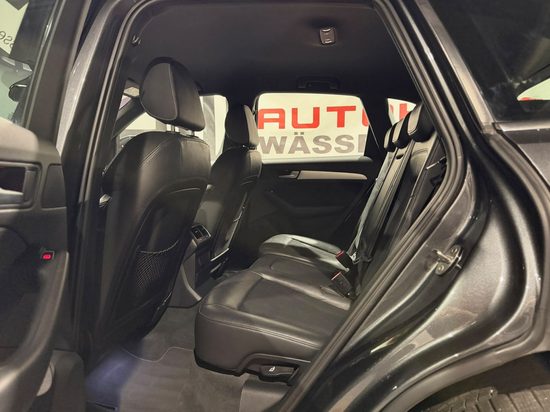 AUDI Q5 2.0 TDI quattro S-tronic S-Line-image-14