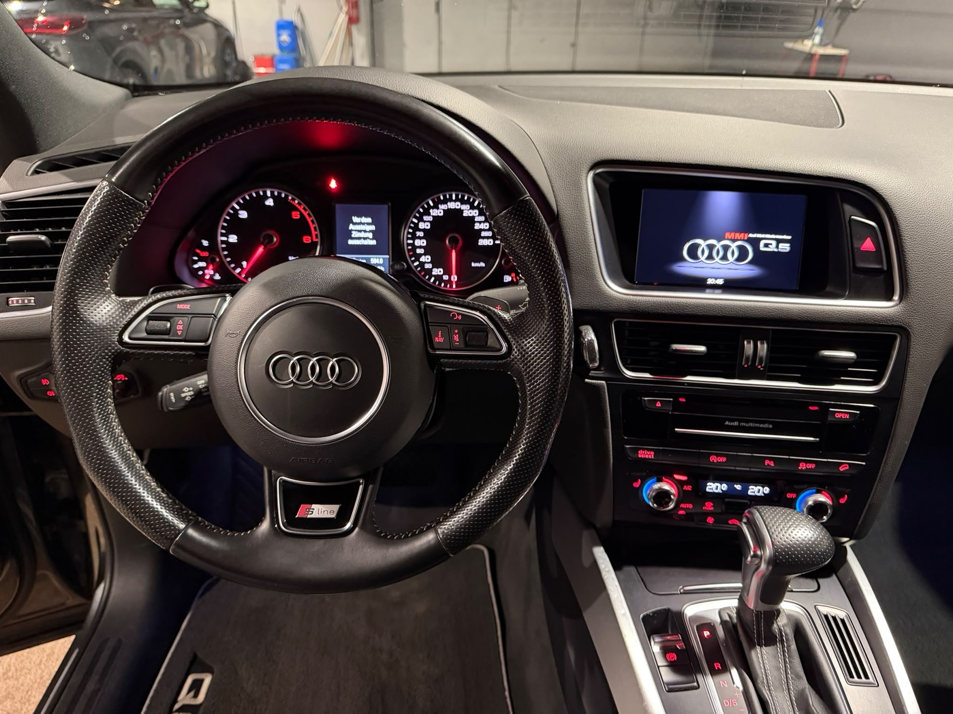 AUDI Q5 2.0 TDI quattro S-tronic S-Line-image-16