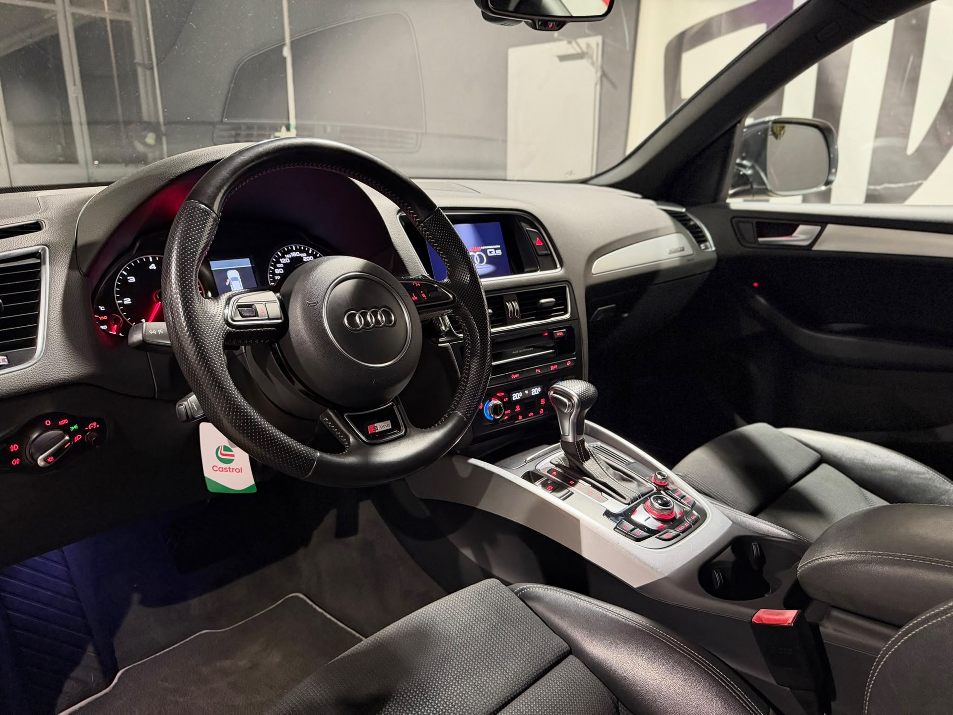 AUDI Q5 2.0 TDI quattro S-tronic S-Line-image-10