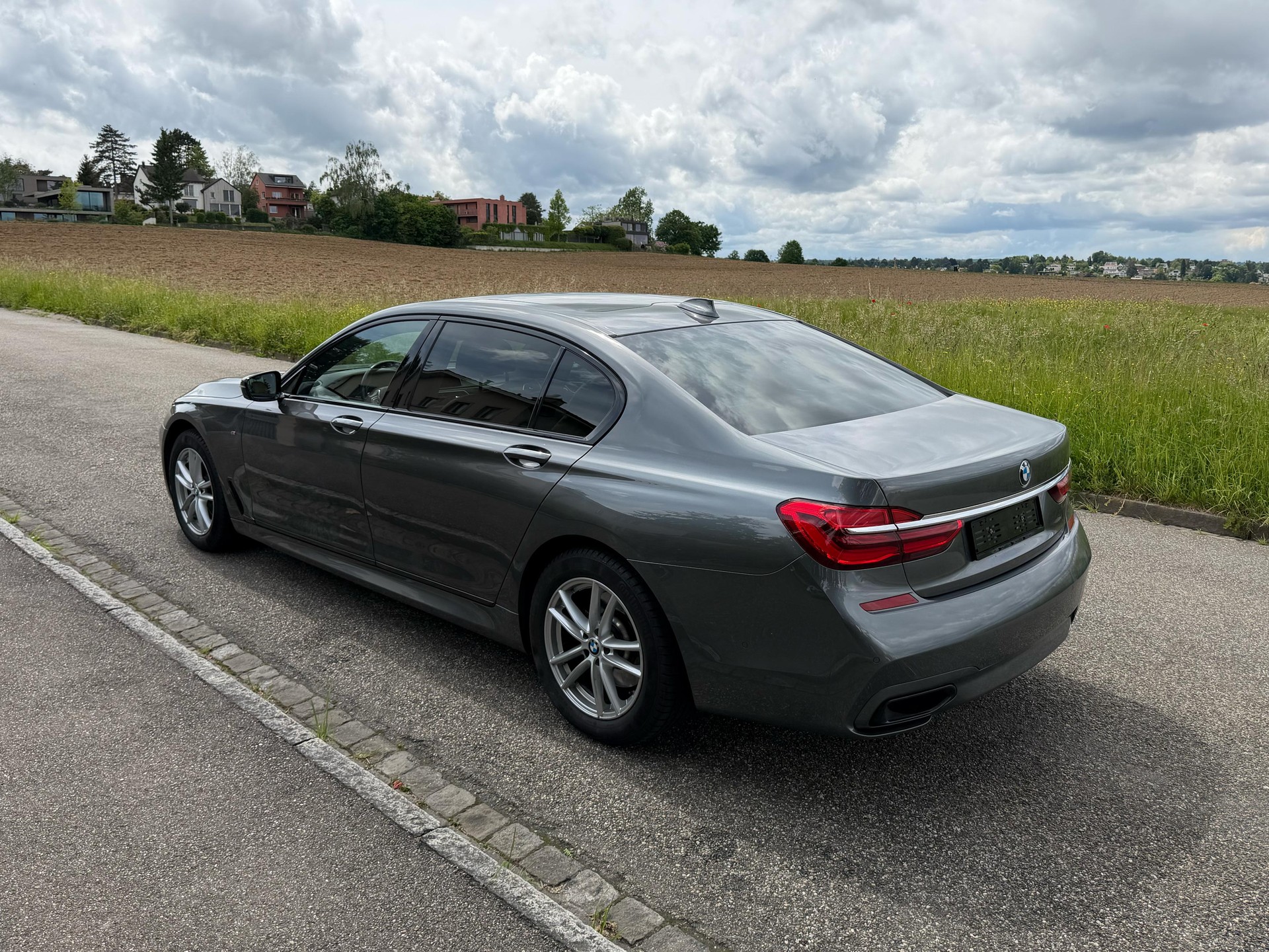 BMW BMW 740Ld xDrive M Sport | 71'000 km | Vollausstattung | Topzustand-image-1