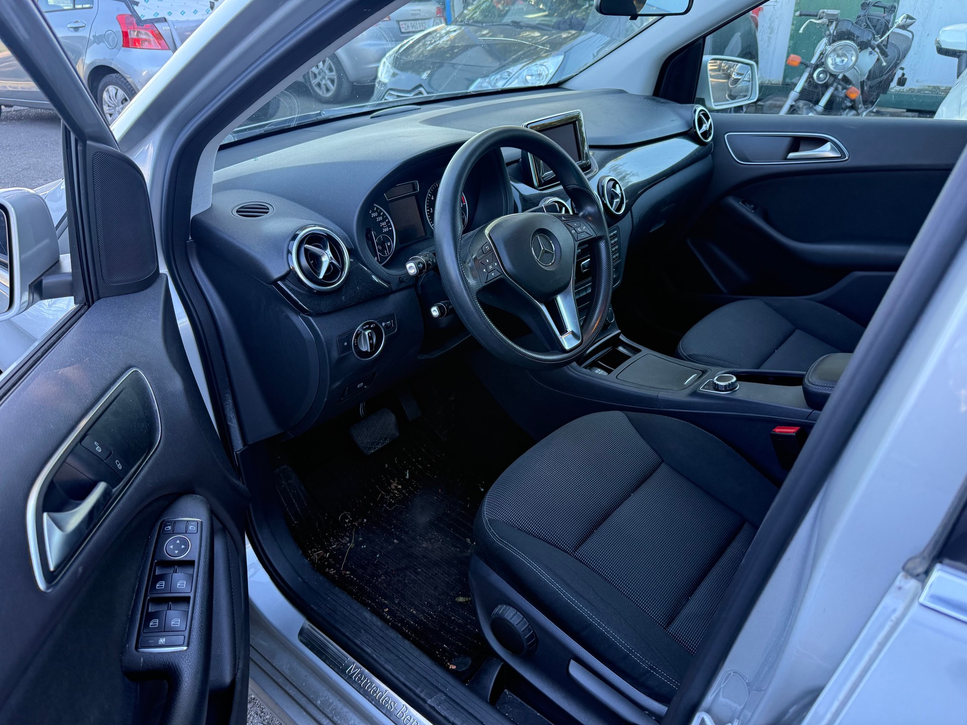 MERCEDES-BENZ B 200 7G-DCT-image-9